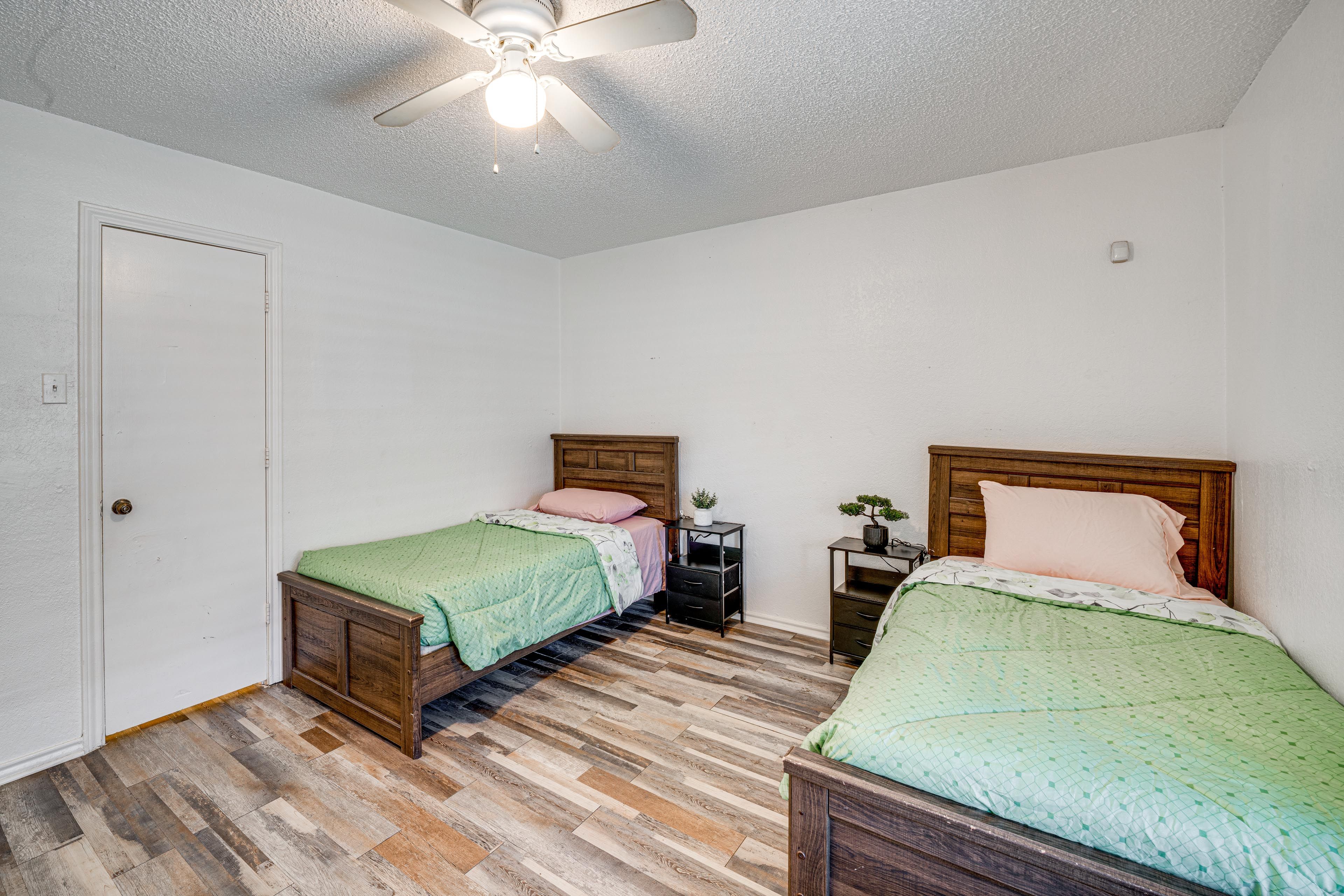 Bedroom 1 | 2 Twin Beds