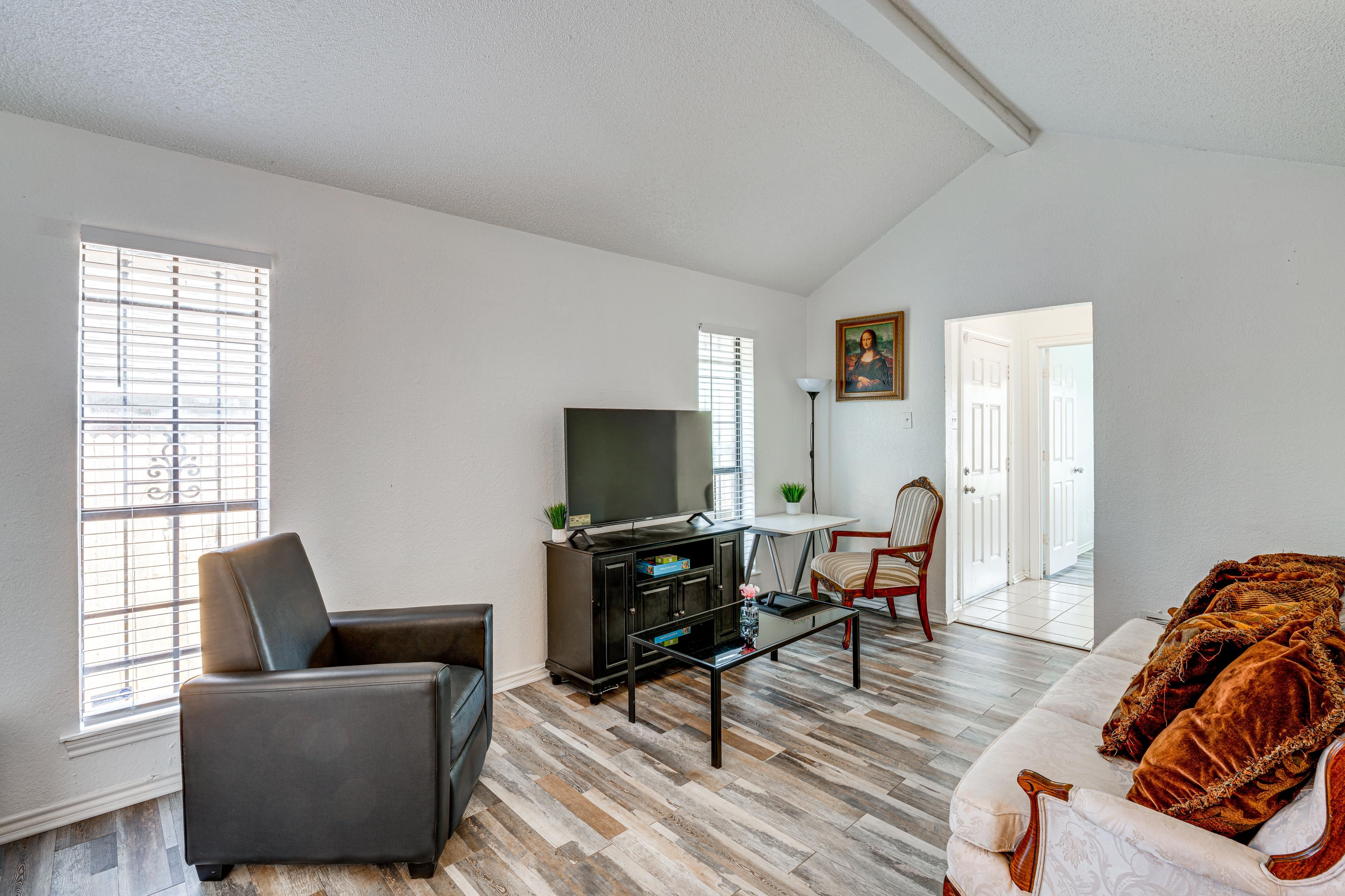 Living Room | Queen Sleeper Sofa