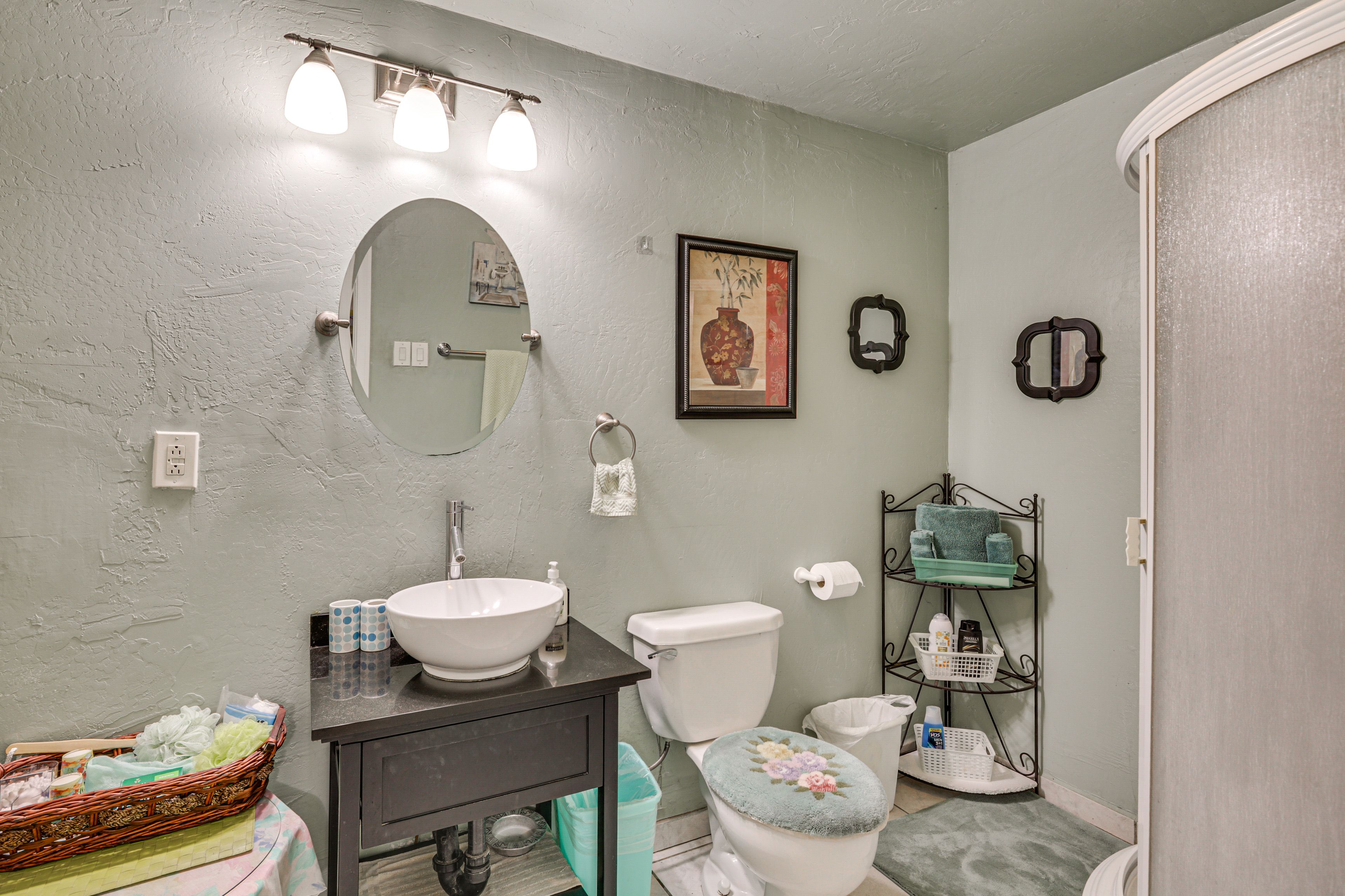 Full Bathroom