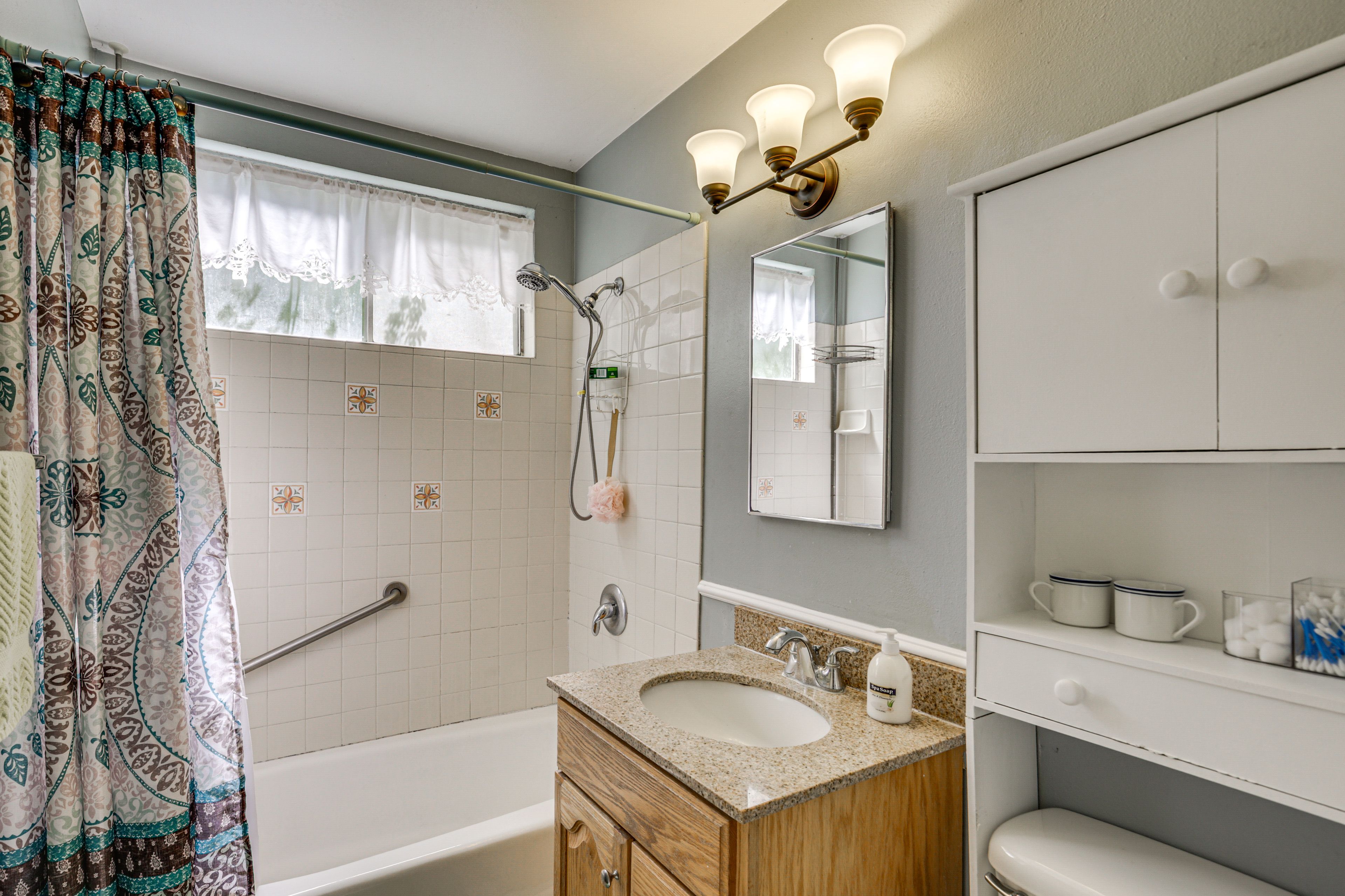 Full Bathroom