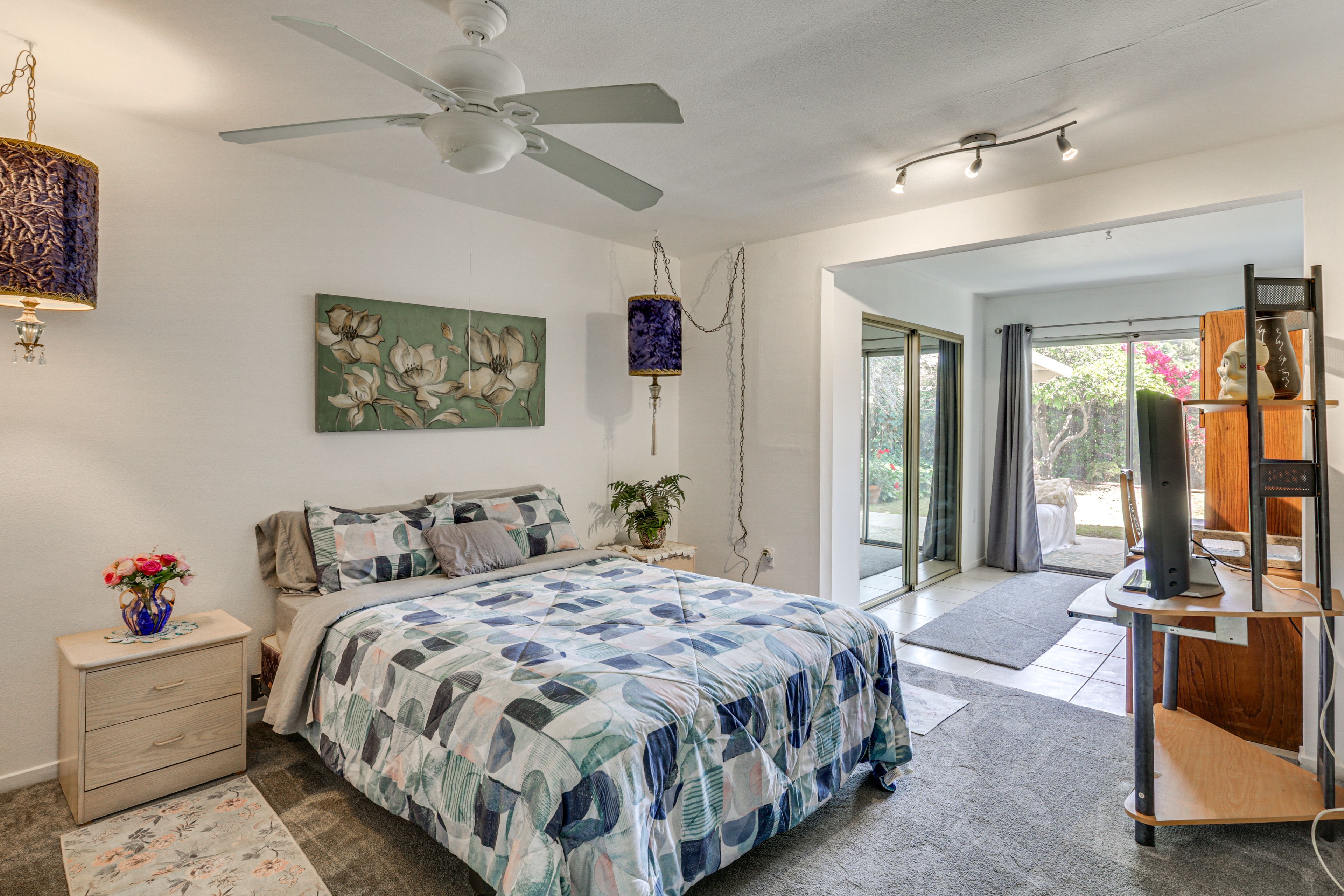 Bedroom 1 | Queen Bed