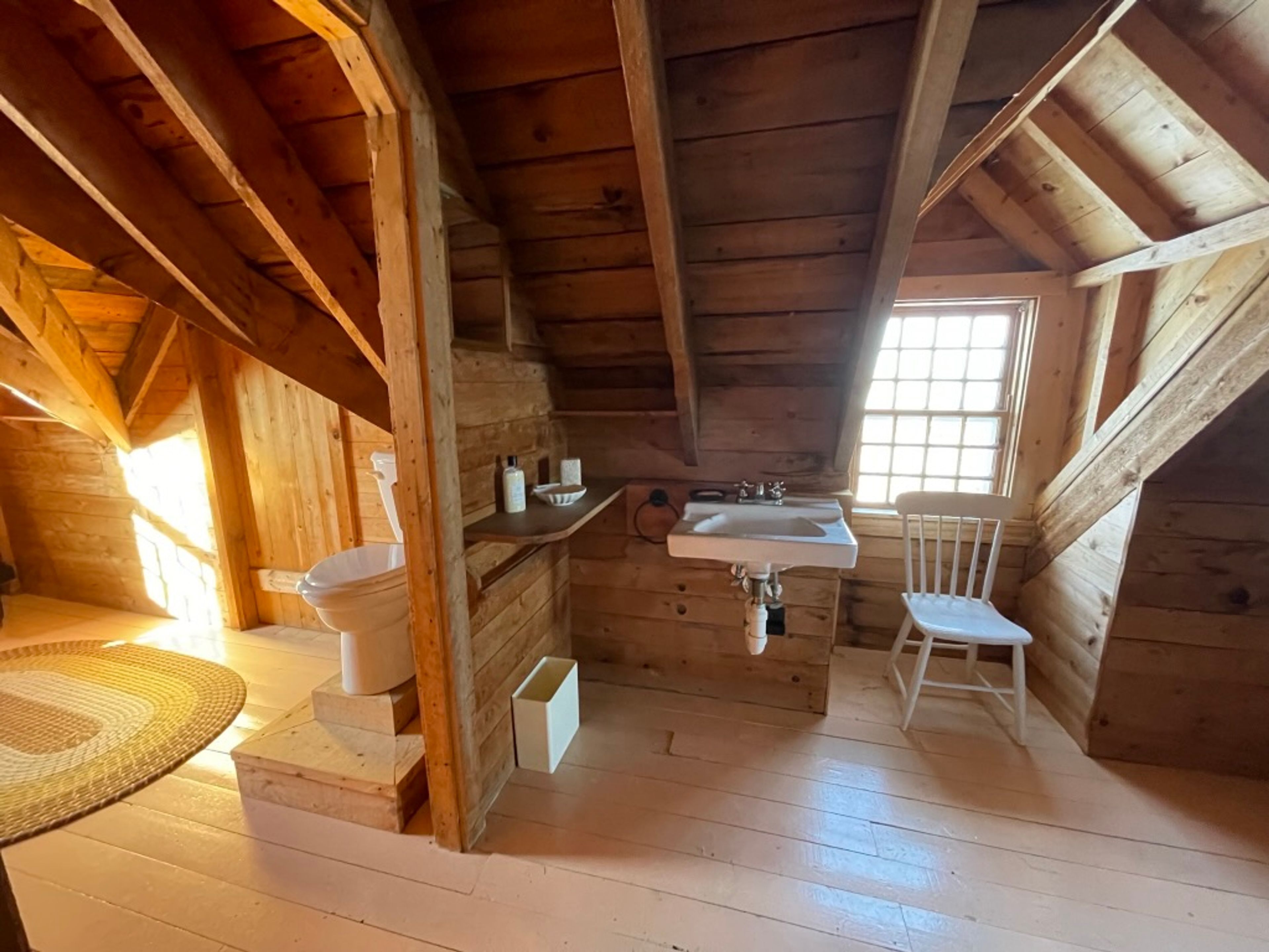 Half Bathroom | 2nd Floor