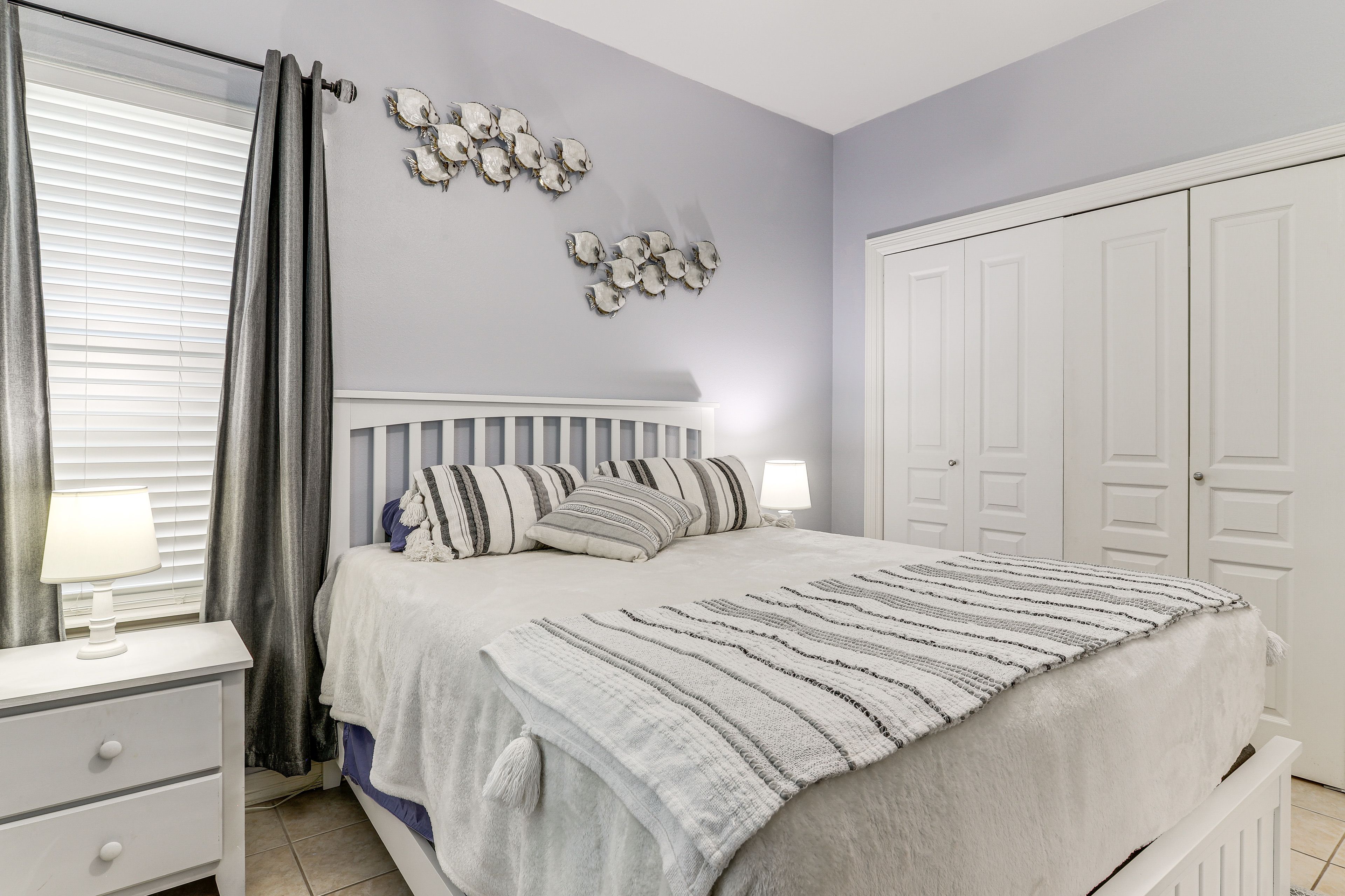 Bedroom 1 | Queen Bed