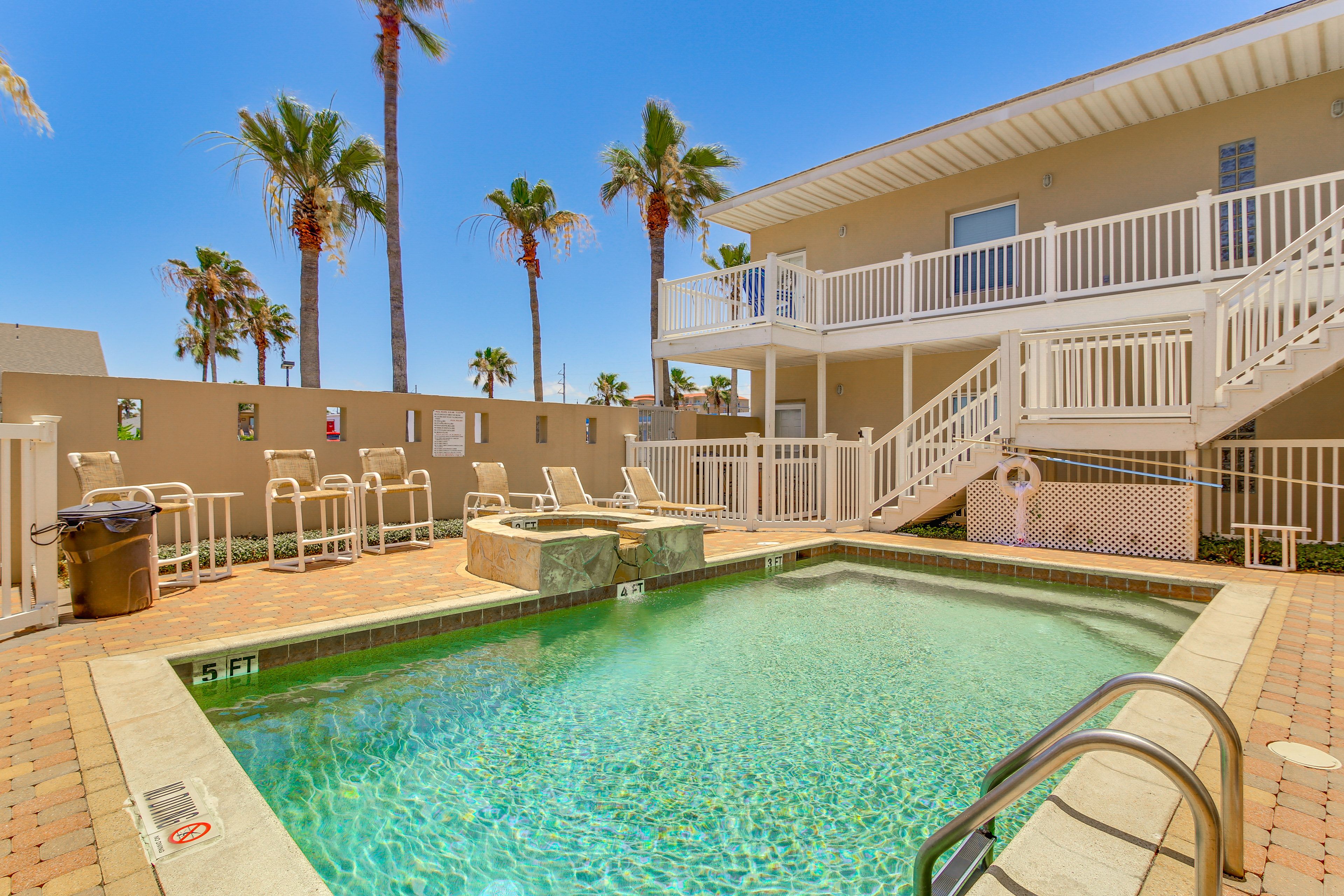 Community Pool & Hot Tub