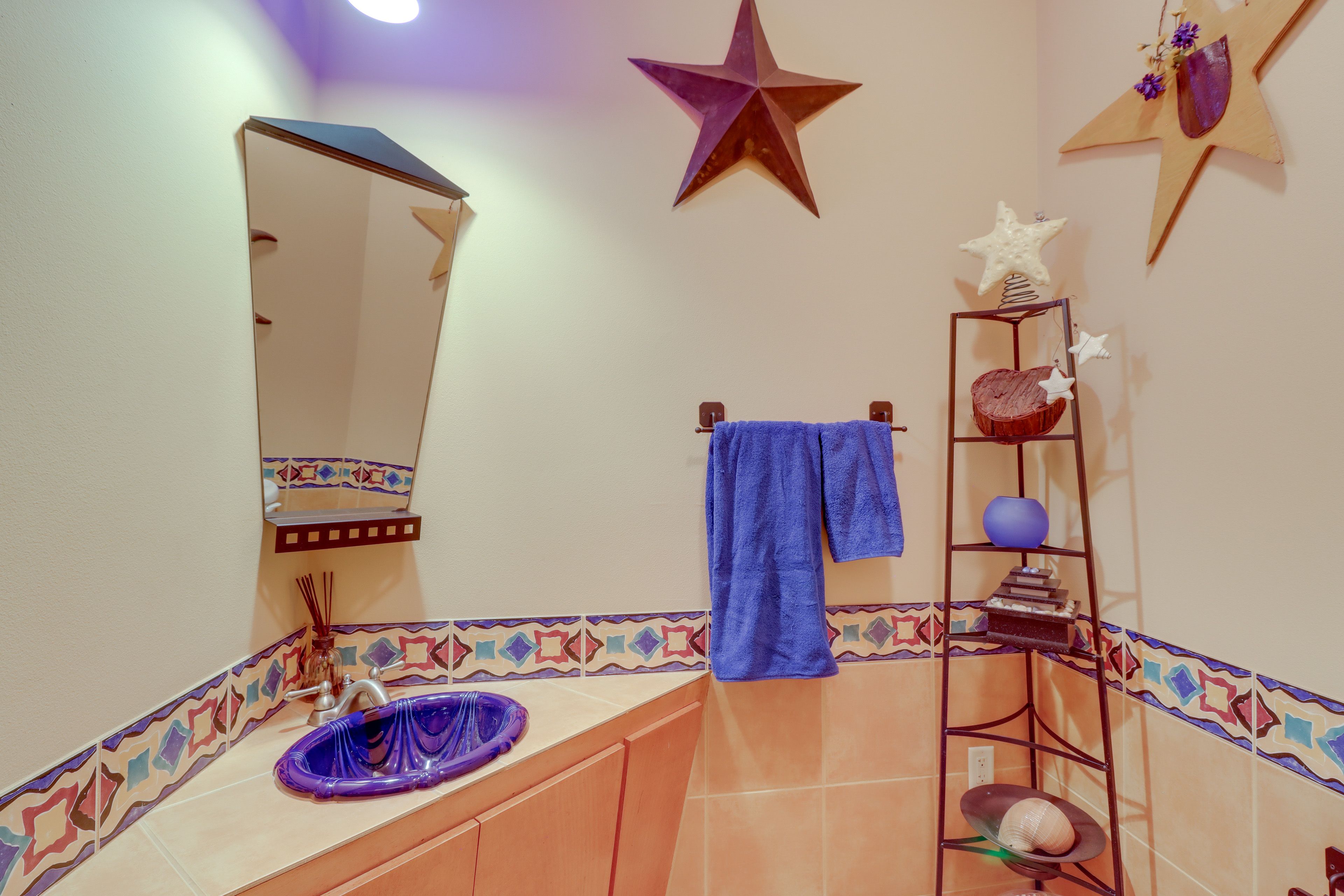 Half Bathroom | 1st Floor