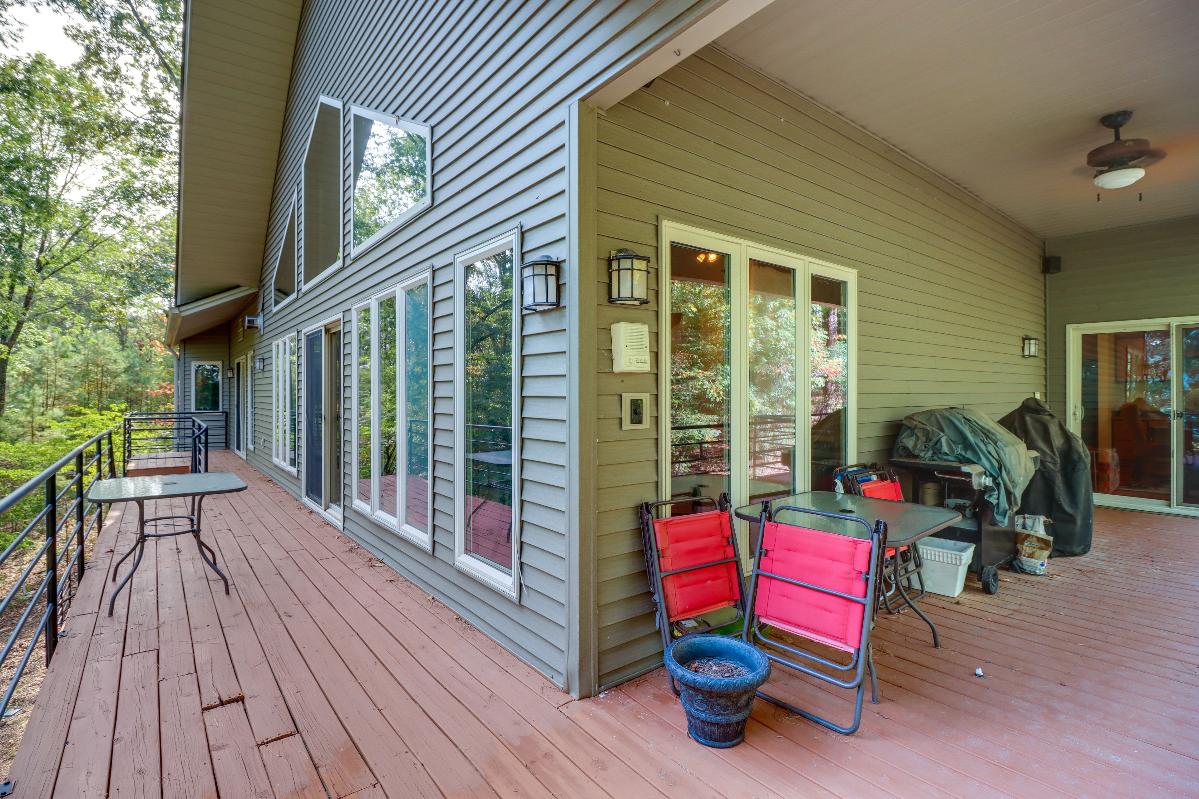 Private Deck | Grill | Outdoor Seating