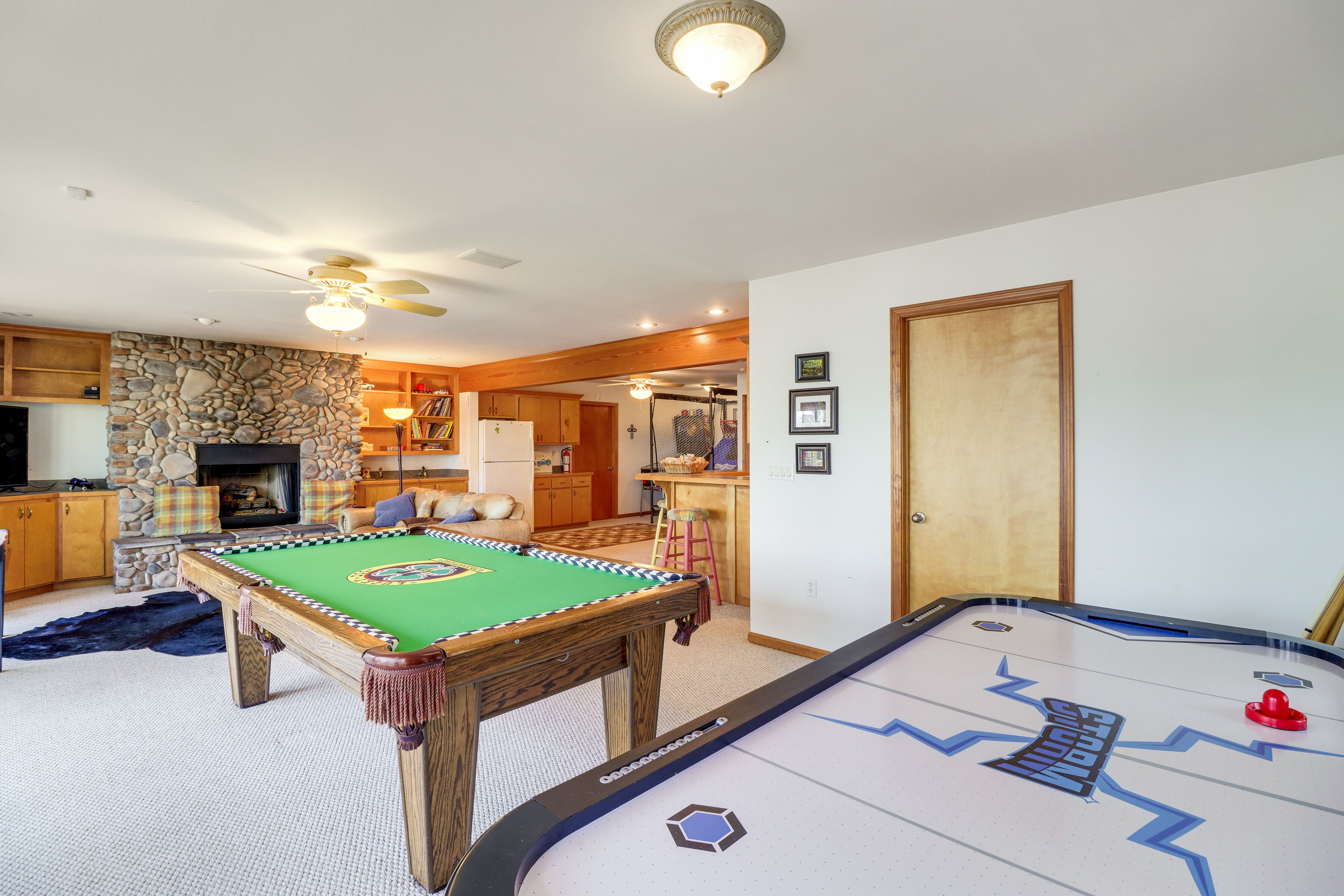 Living Area | Basement | Smart TV | Pool Table