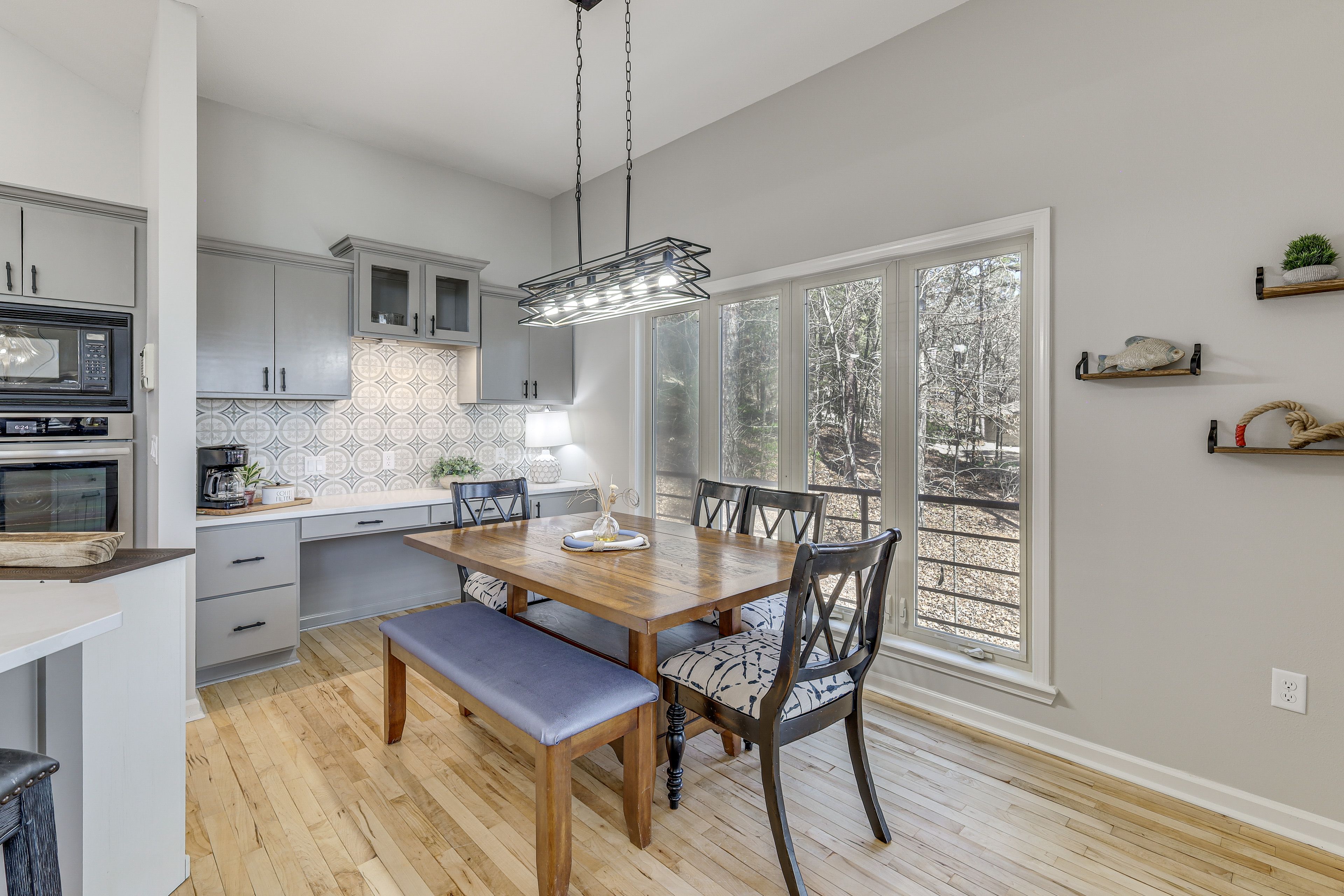 Dining Area | Dishes & Flatware Provided | 1st Floor