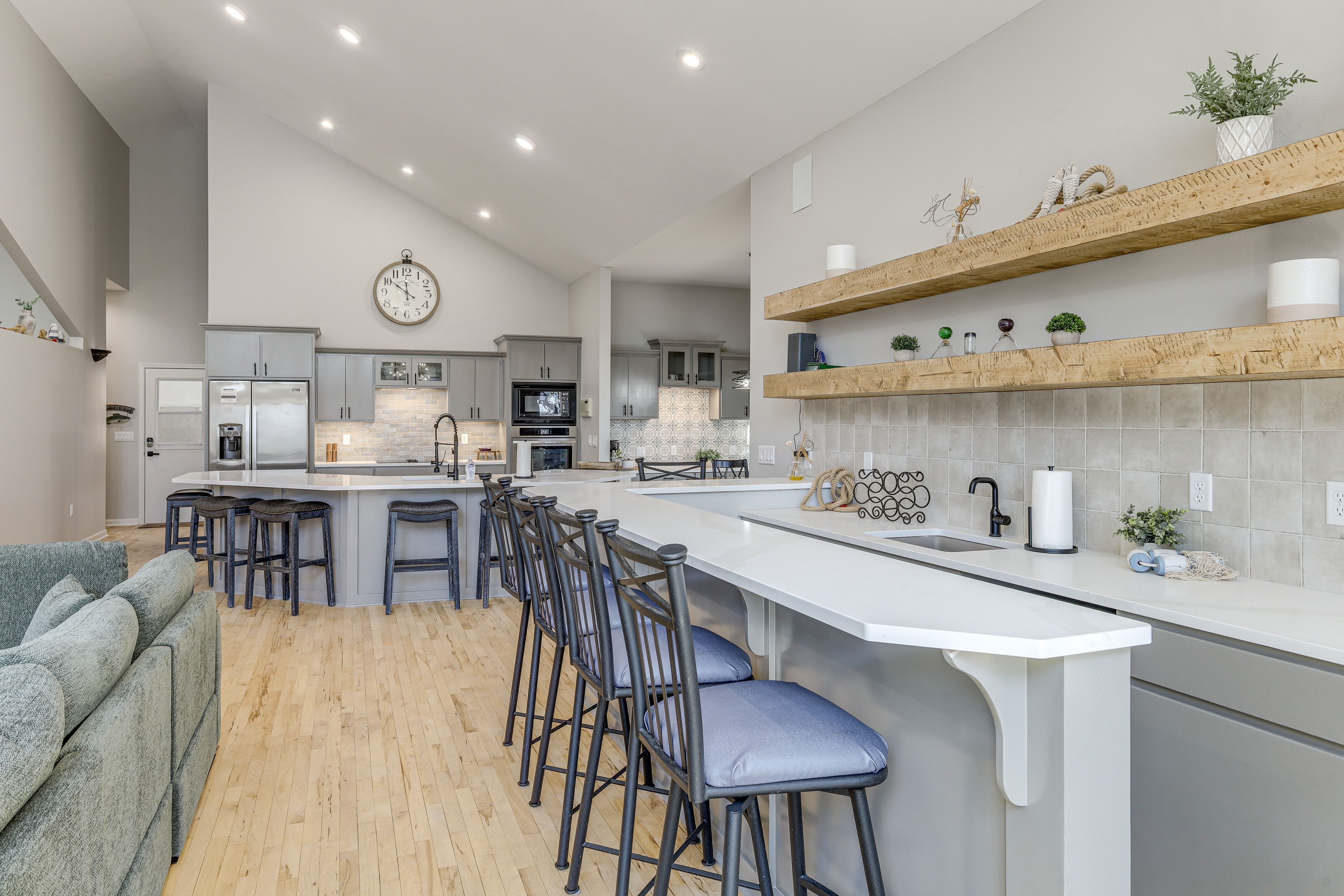 Wet Bar | Dining Area