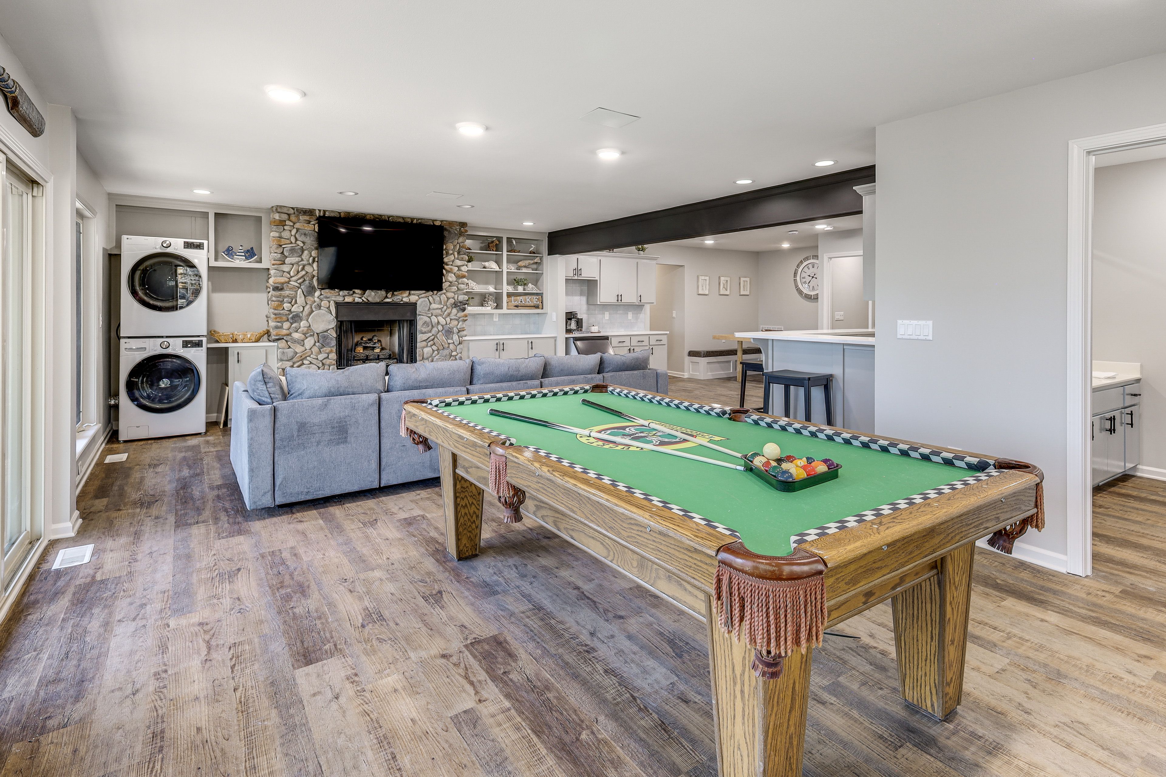 Living Area | Basement | Smart TV | Pool Table