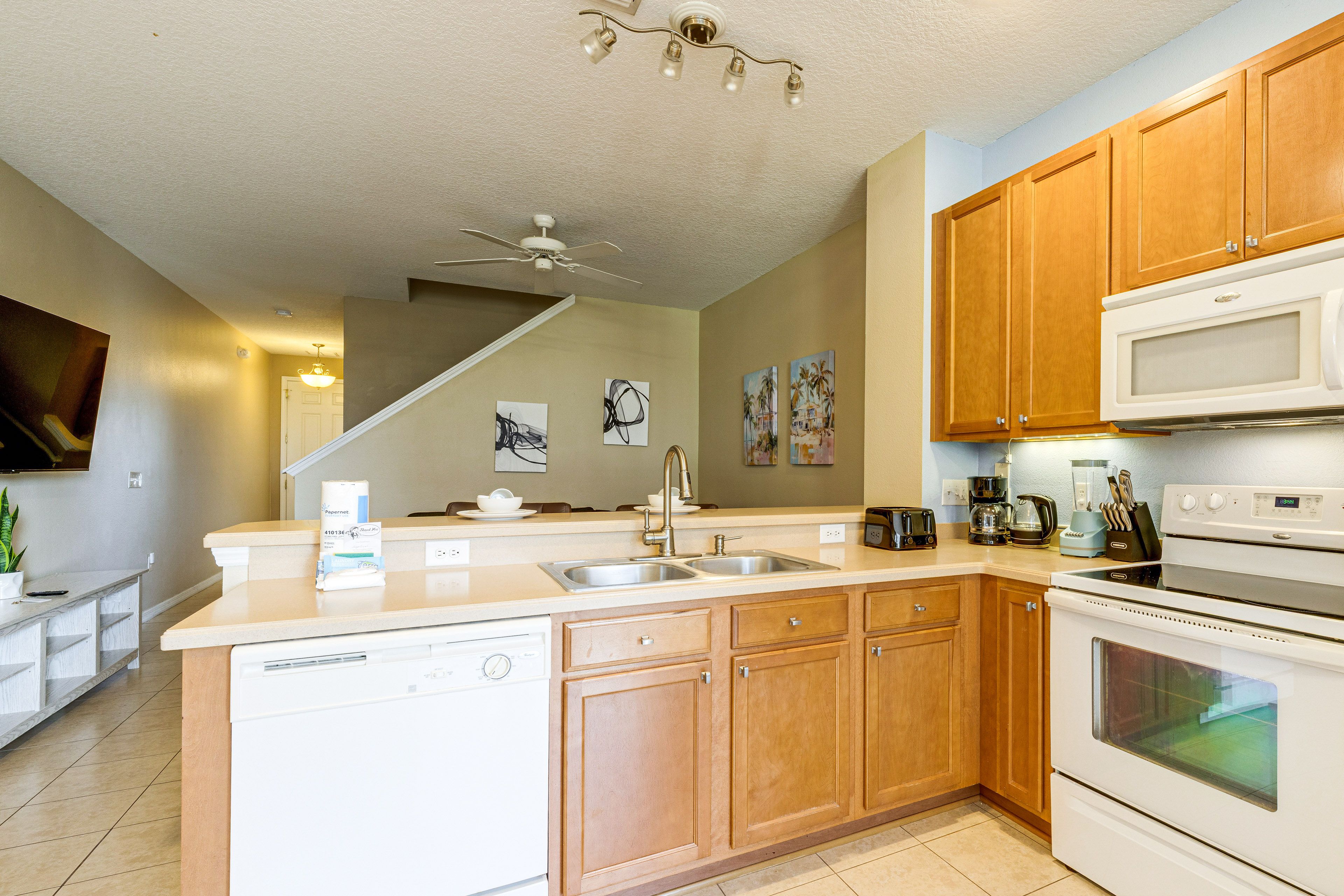 Kitchen | Refrigerator | 1st Floor