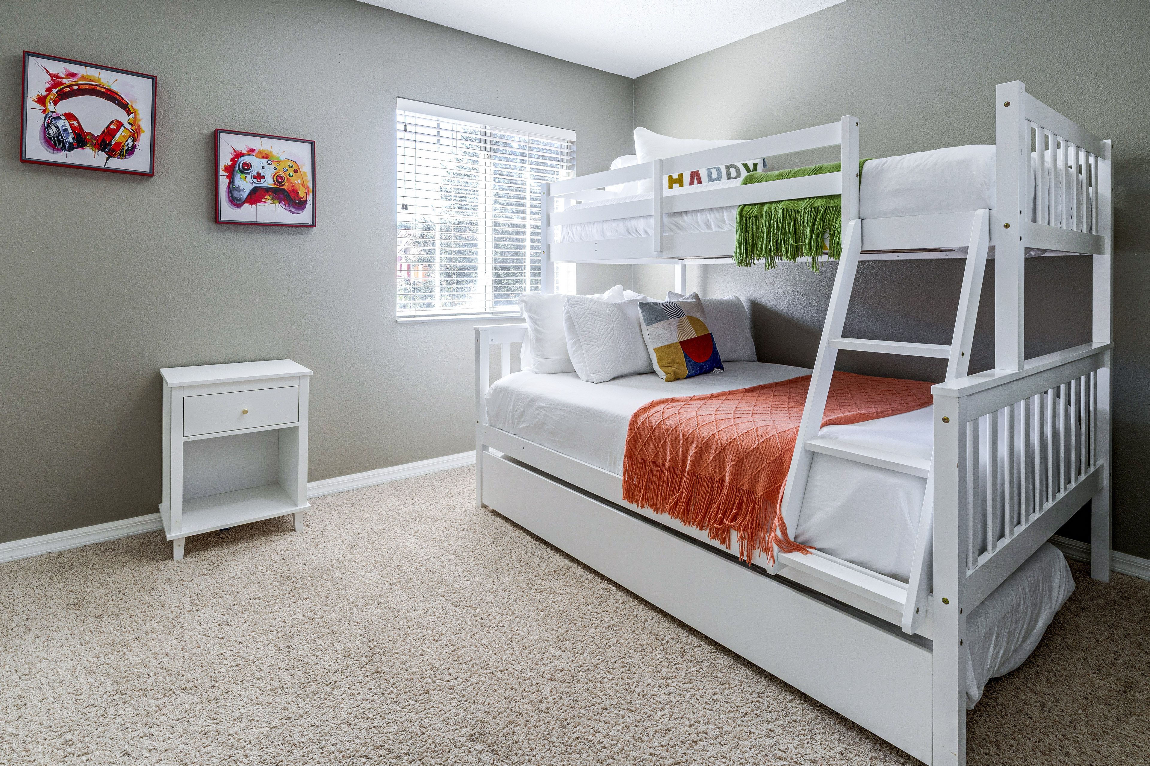 Bedroom | Twin/Full Bunk Bed w/ Twin Trundle | 2nd Floor