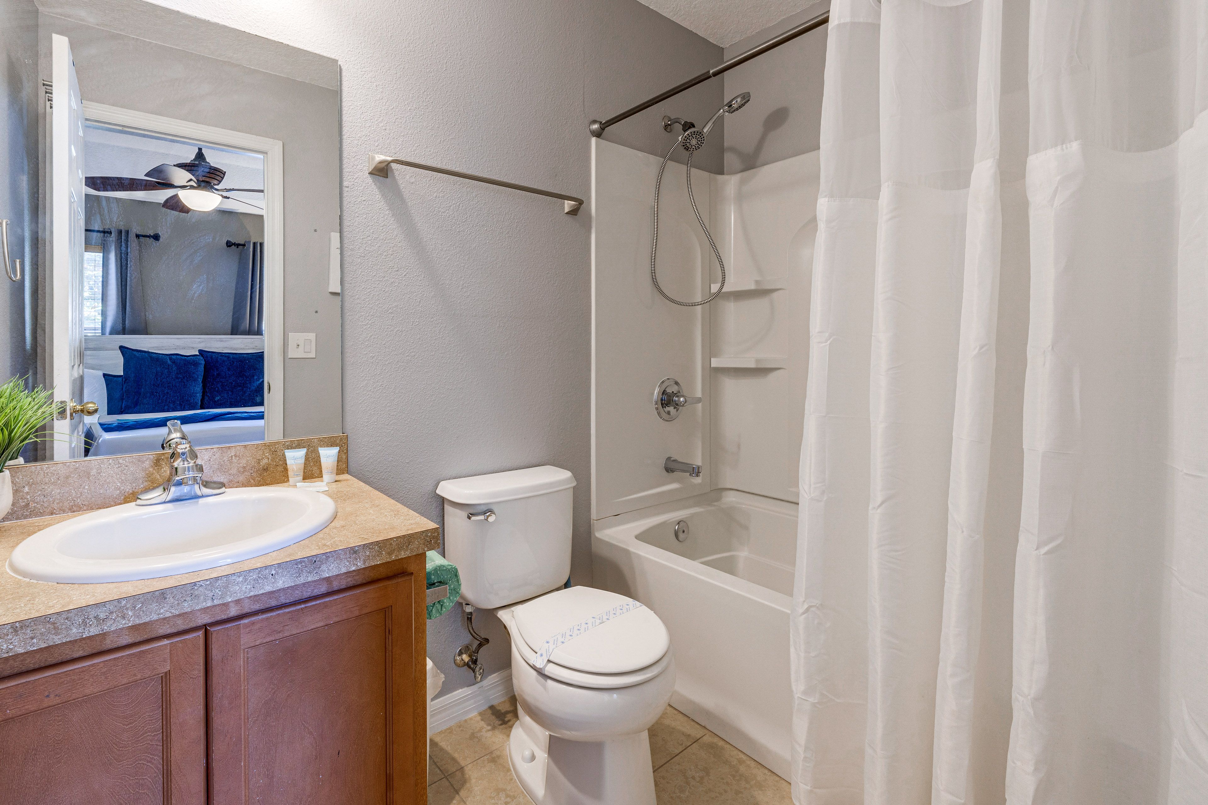 Bathroom | 2nd Floor