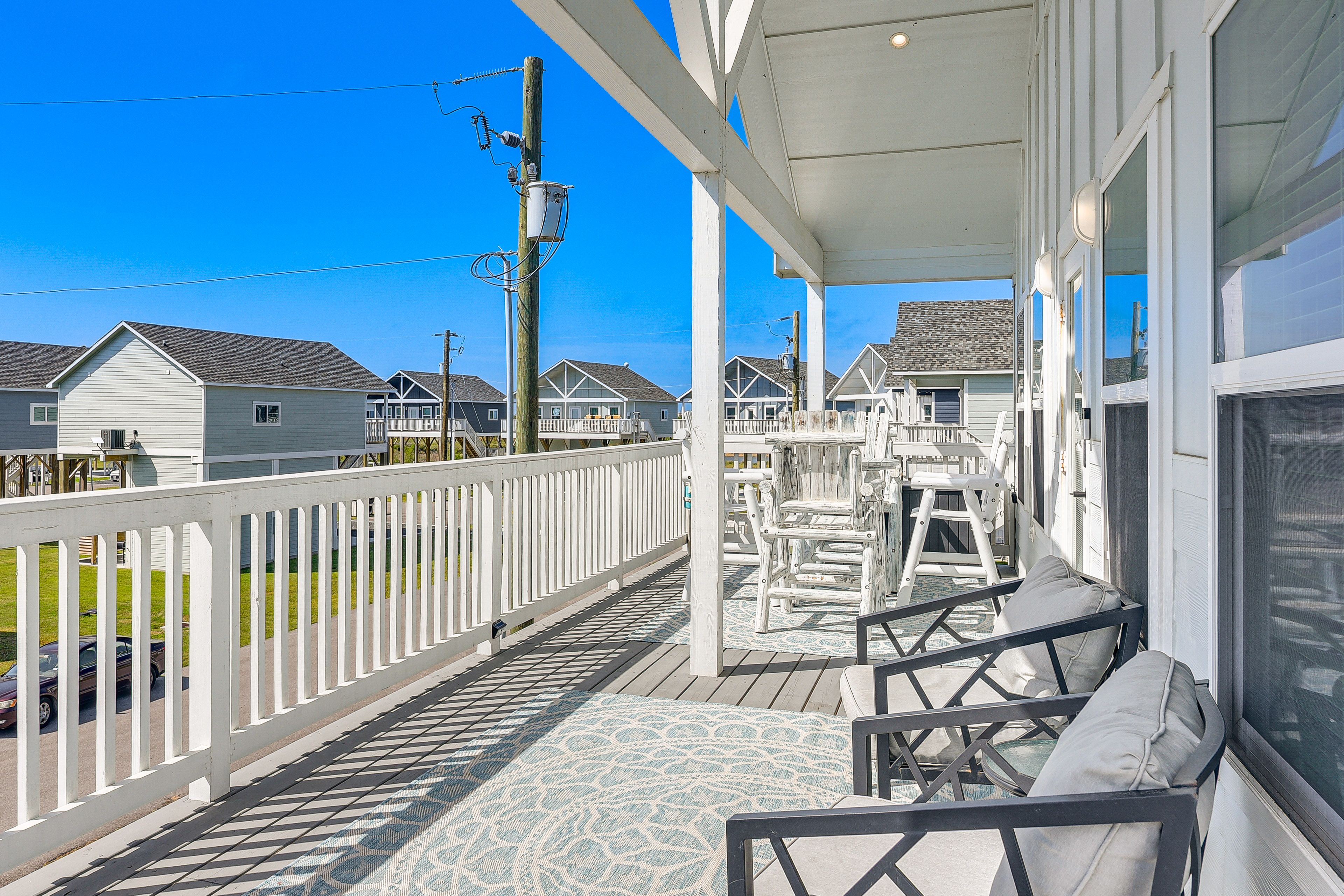 Furnished Deck | Dining Table