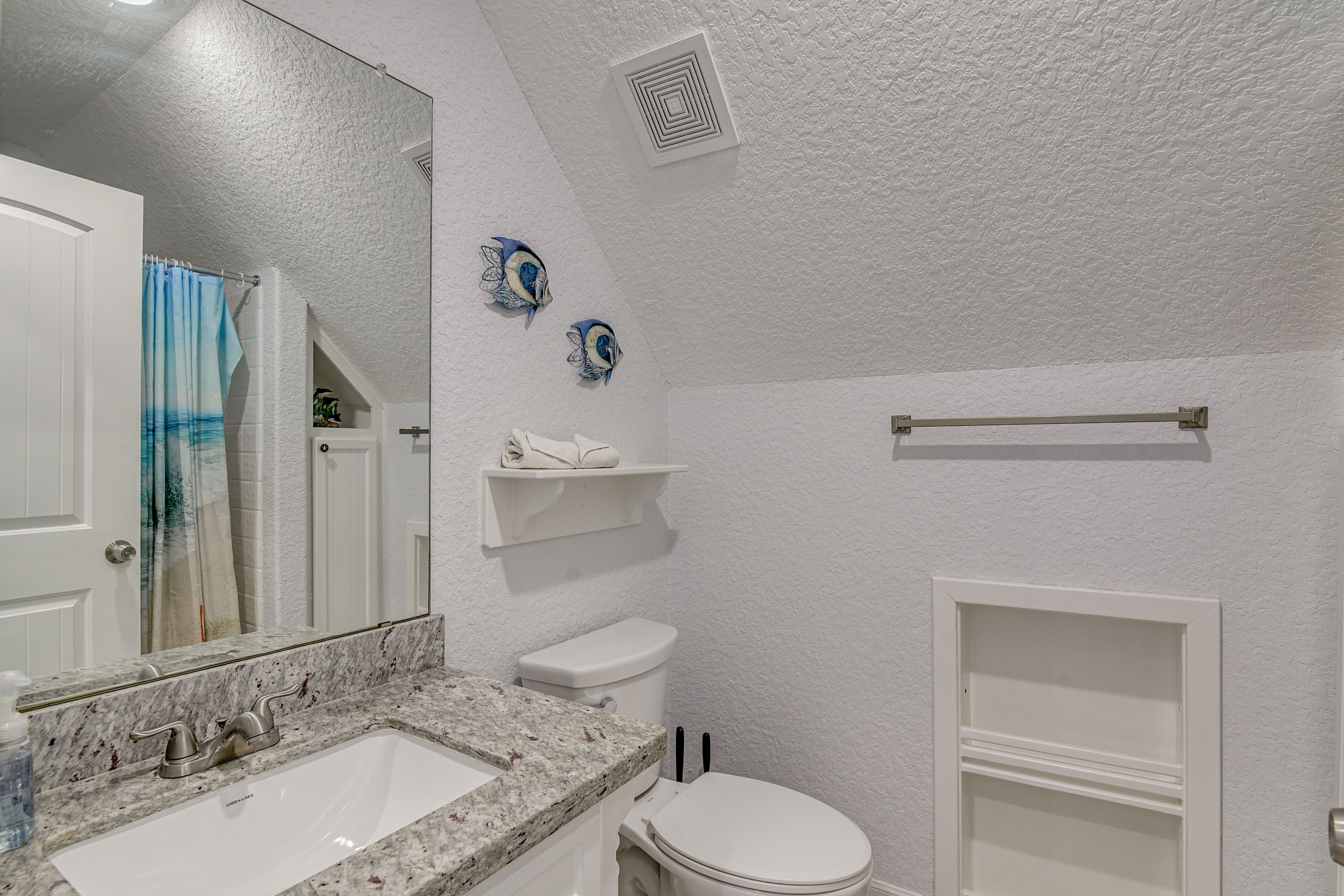 Full Bathroom | 2nd Floor