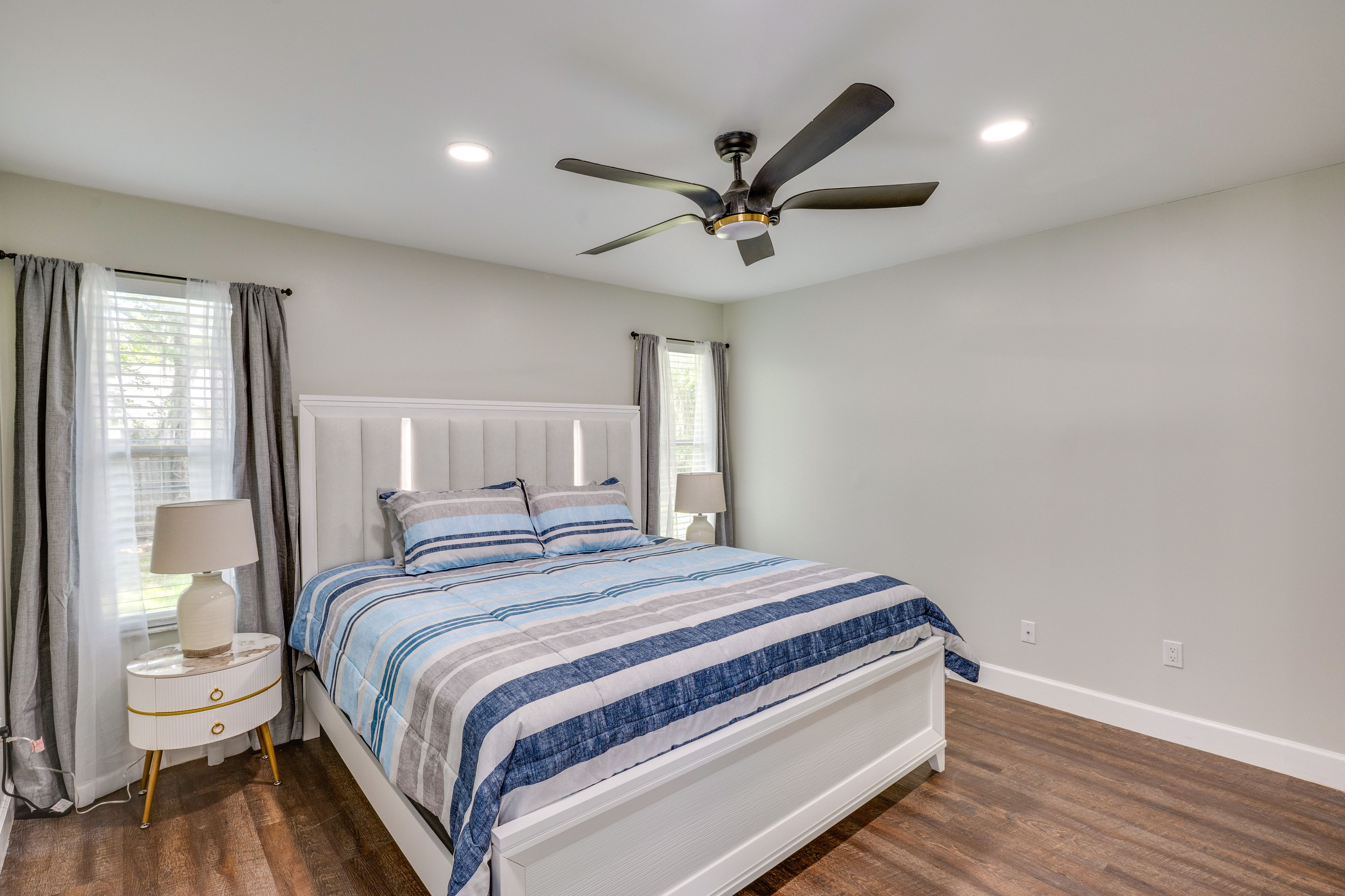 Bedroom 1 | King Bed