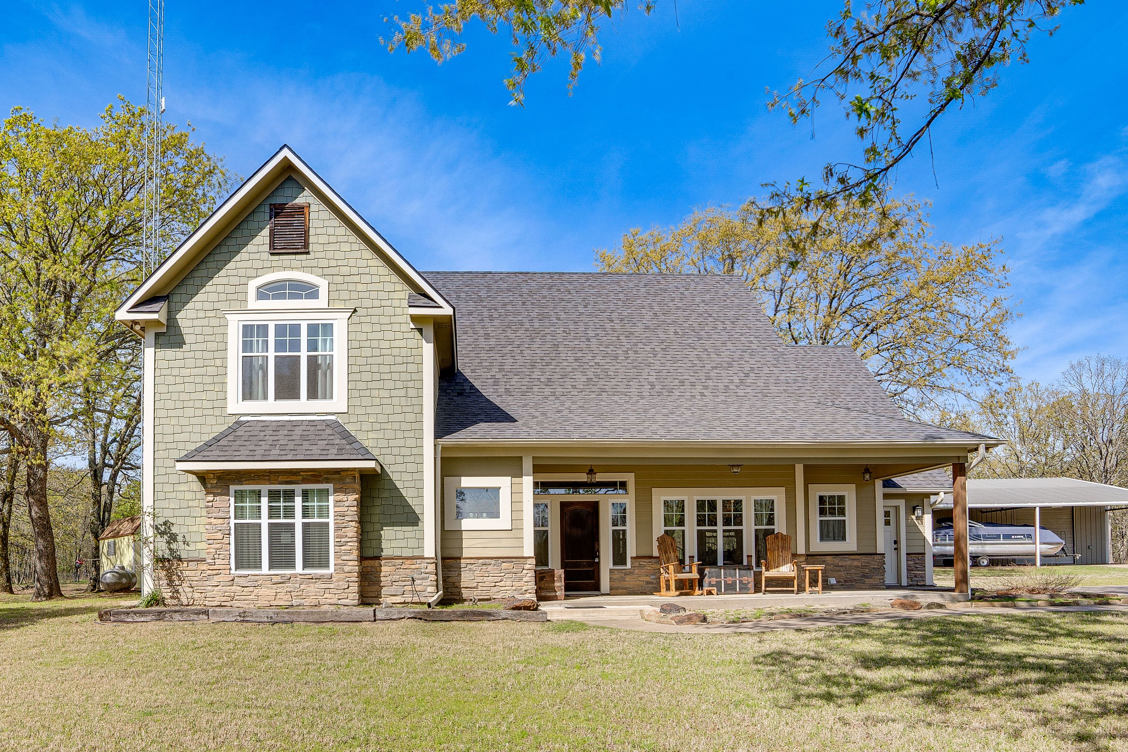 Exterior | Driveway (2 Vehicles) | Addt'l Vehicle, Boat & Trailer Parking