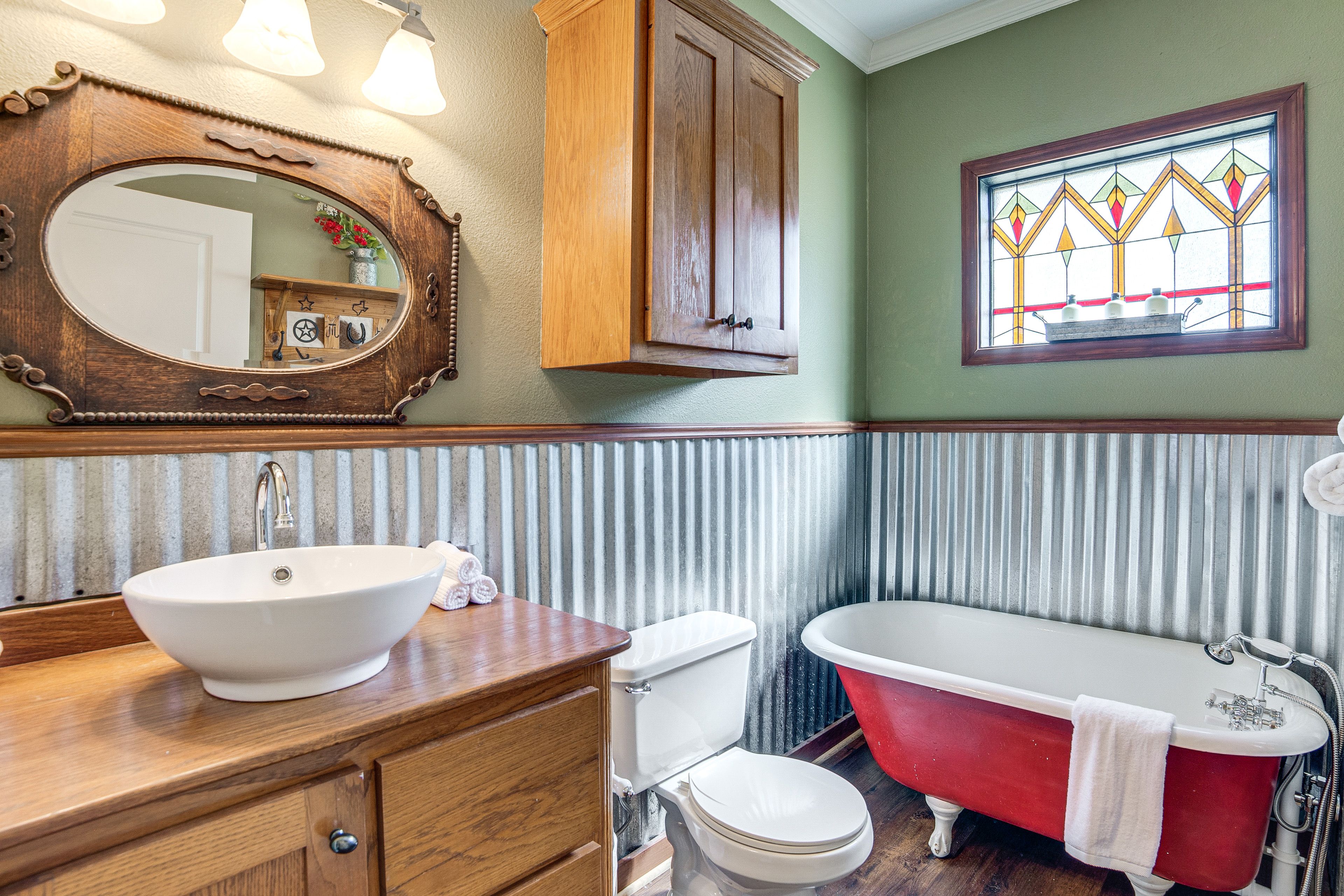 Full Bathroom | 1st Floor