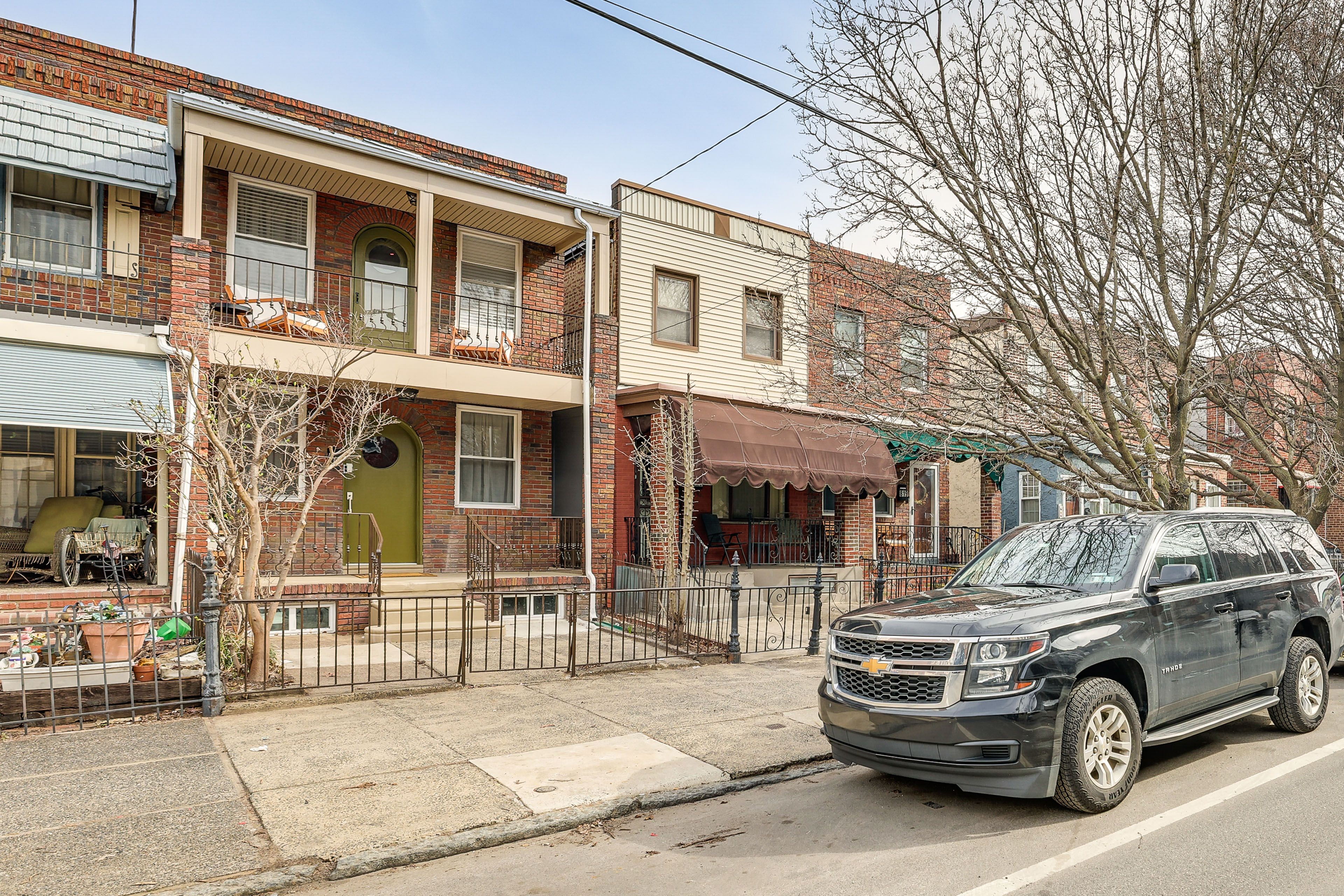 Parking | Free Street Parking Nearby (First-Come, First-Served)