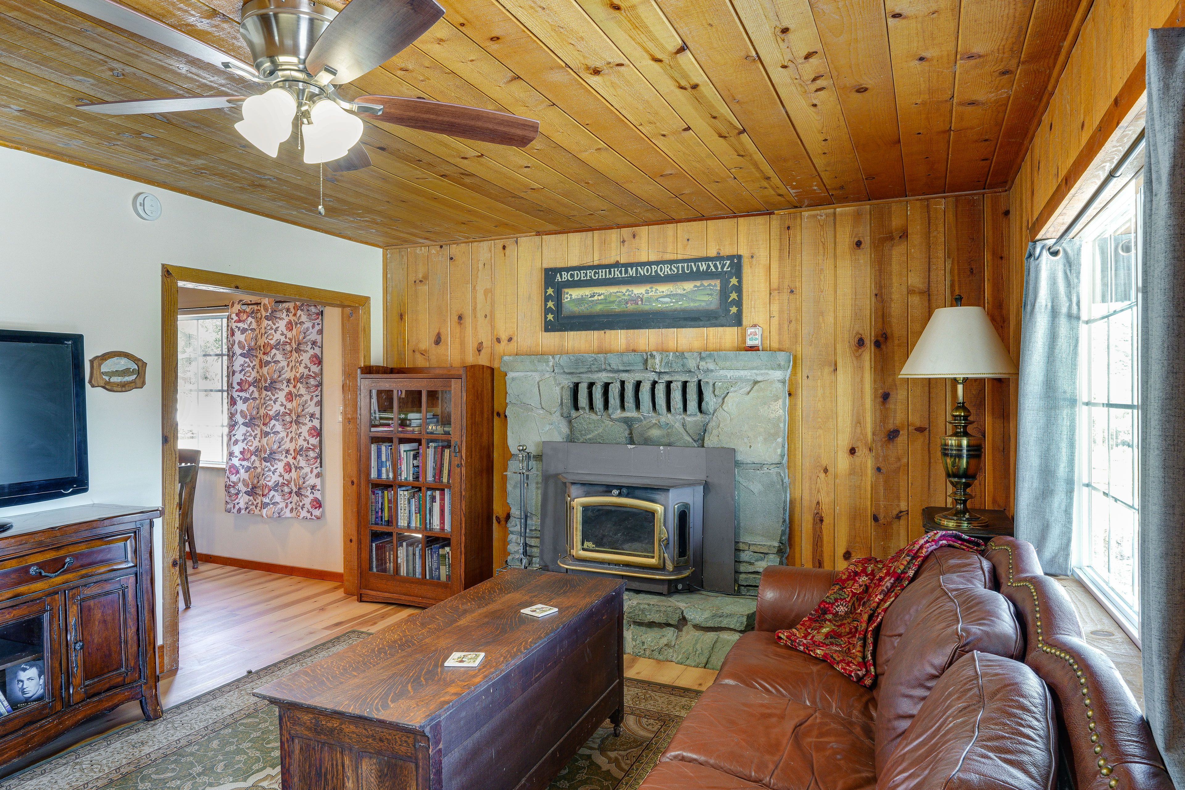 Living Room | Fireplace