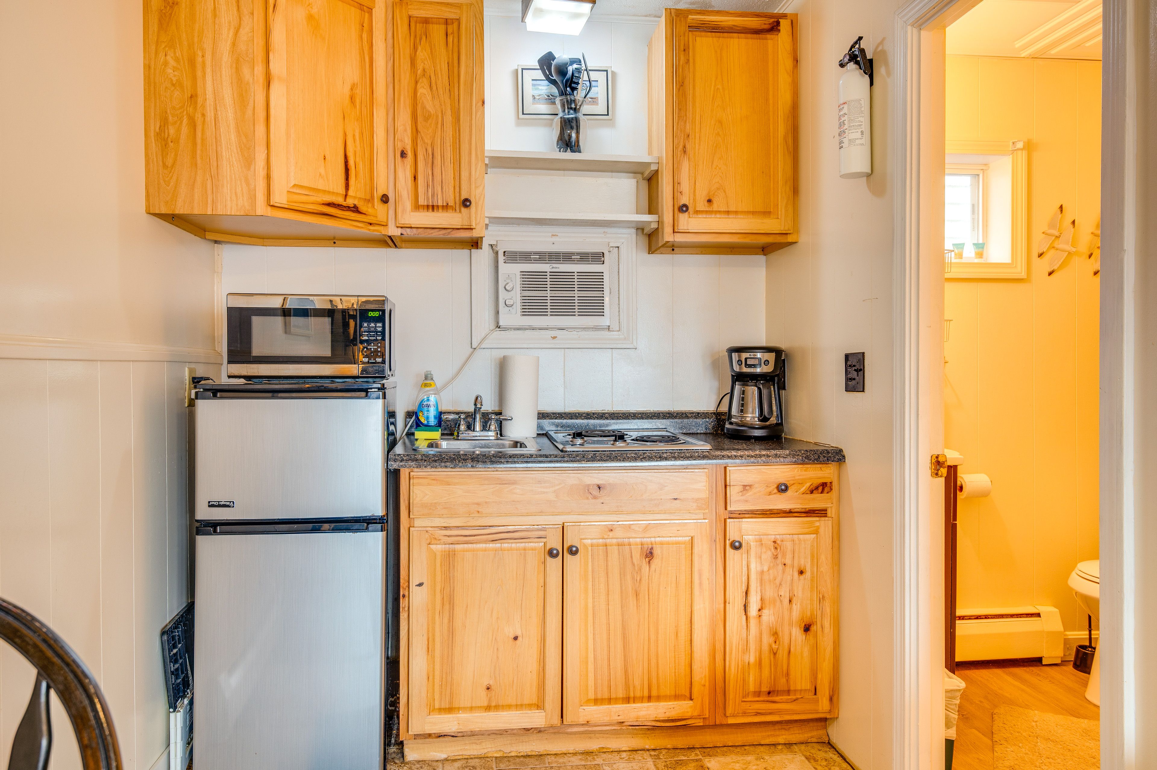 Kitchenette | Single-Story Studio
