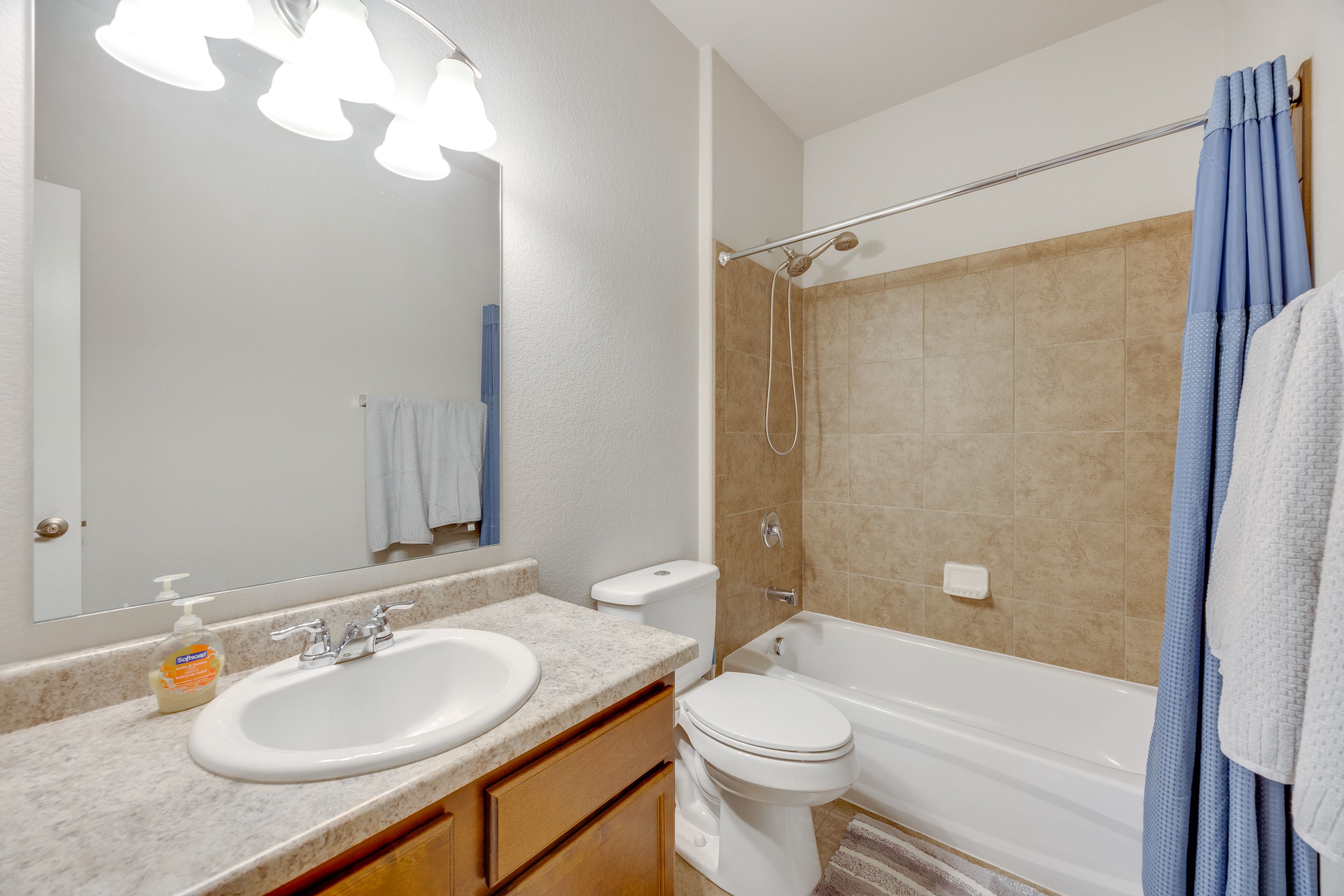 Full Bathroom | Main Level