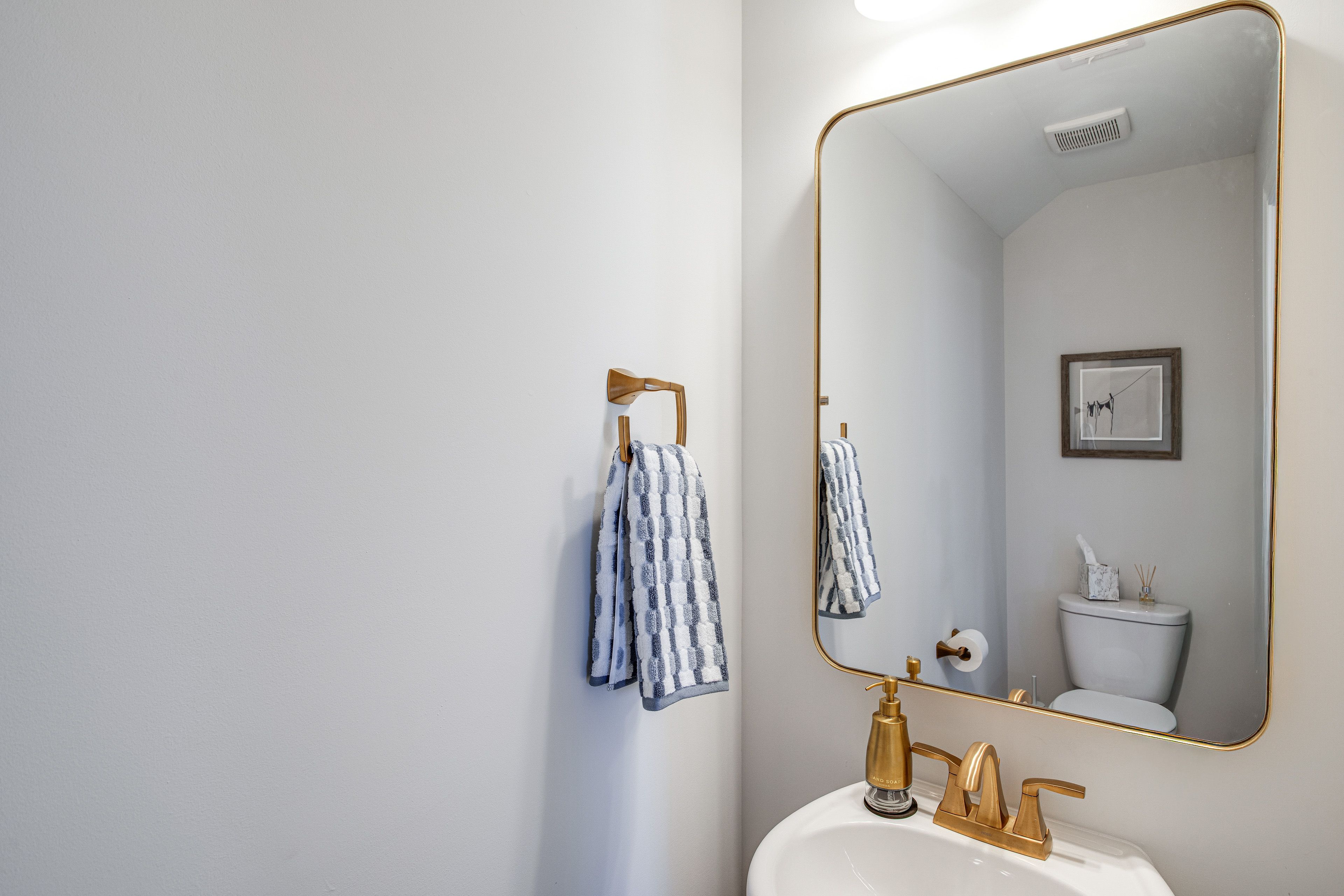 Half Bathroom | 2nd Floor