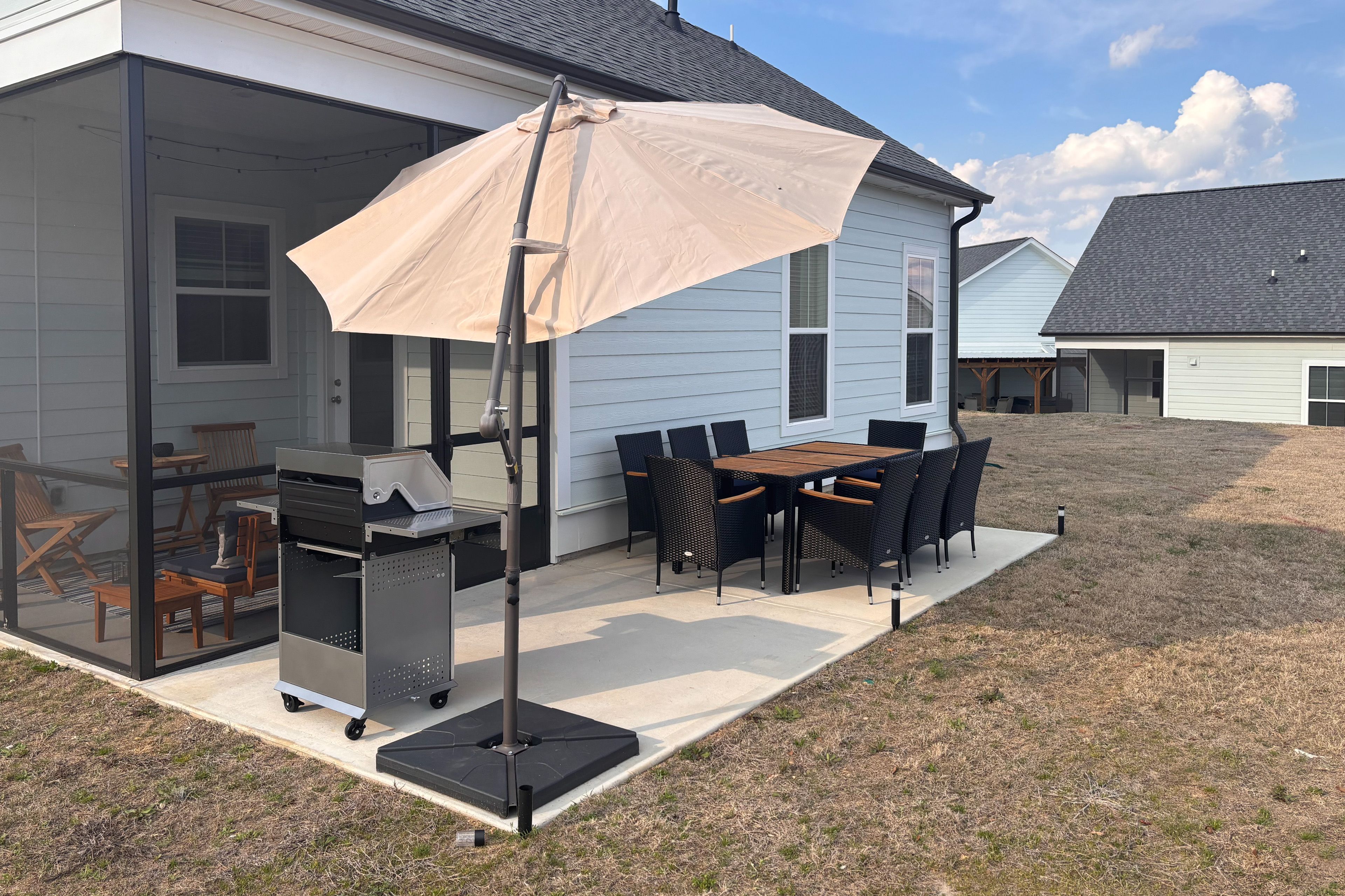 Private Screened-in Patio and Al Fresco Dining