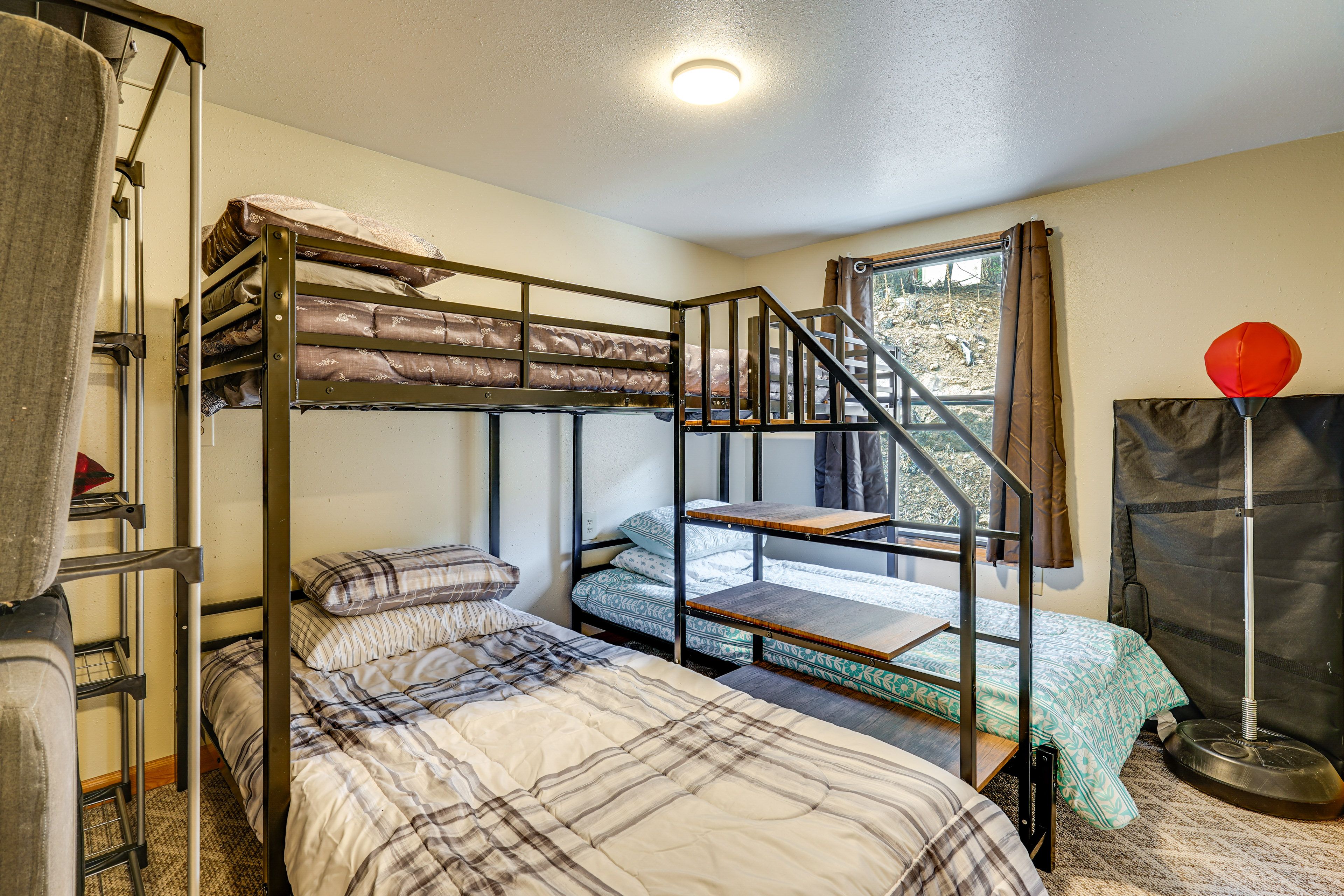 Bedroom 2 | 2 Twin Beds | Lofted Twin Bed