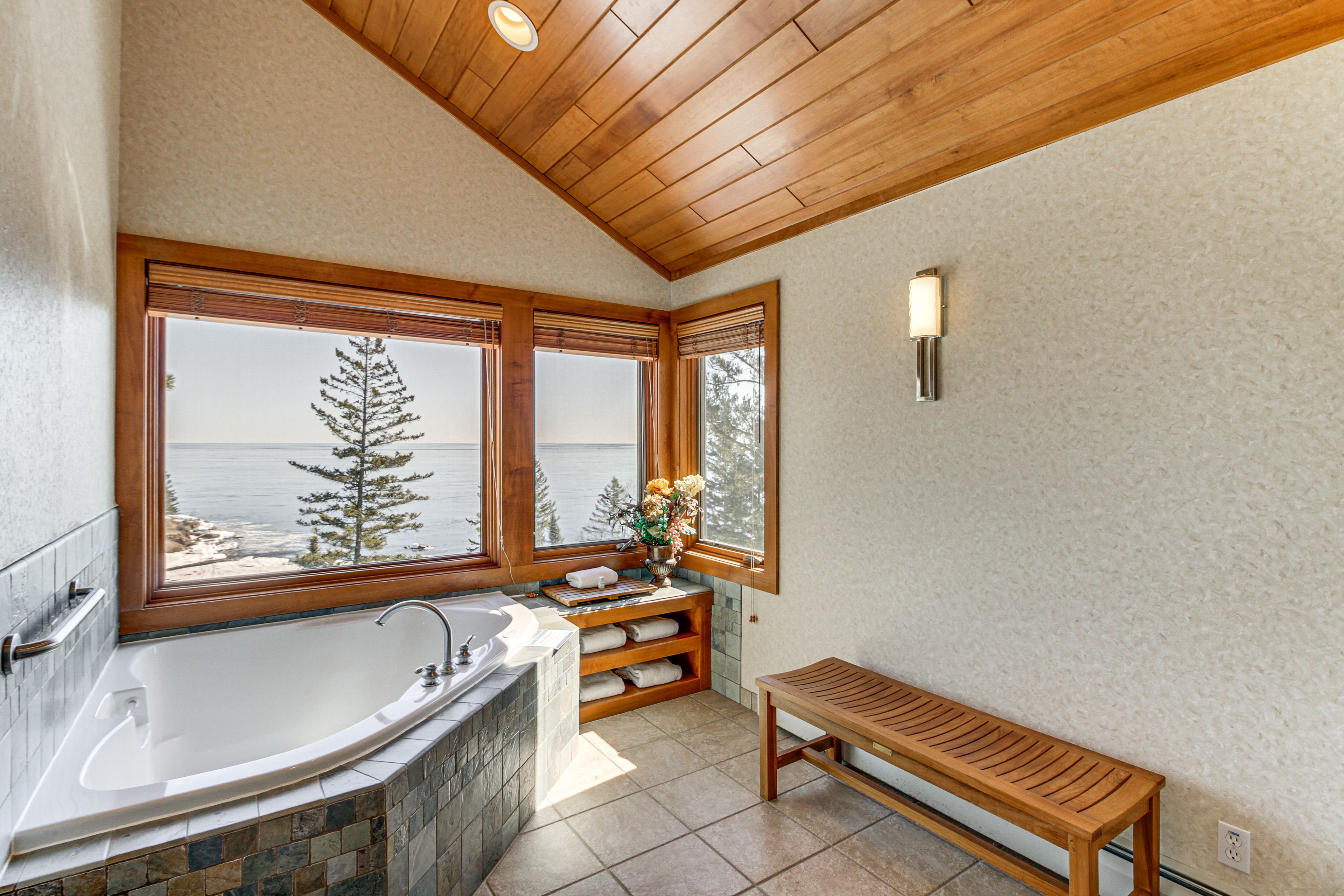 Full Bathroom | 2nd Floor