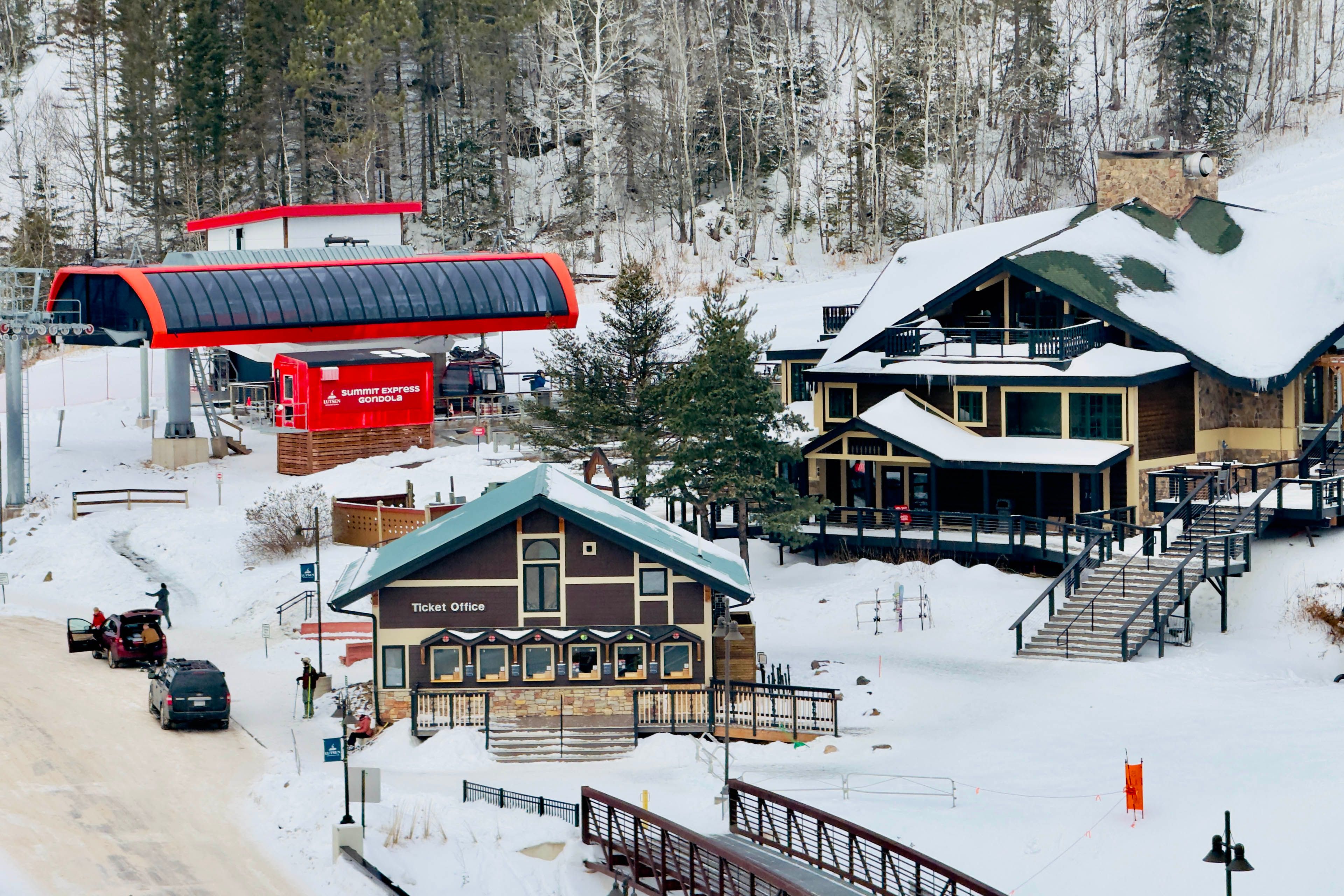 2 Mi to Lutsen Mountains Ski Area