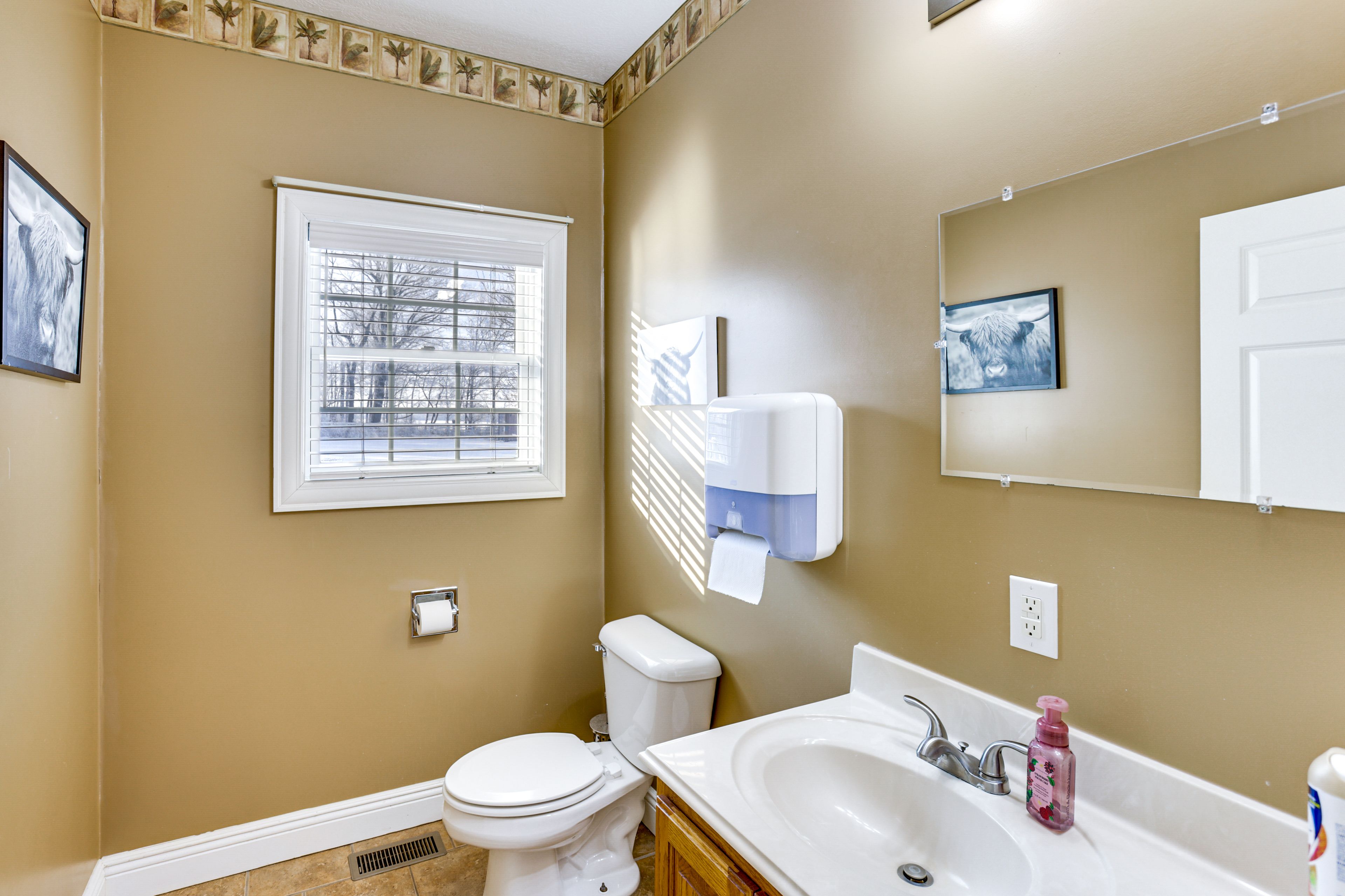 Half Bathroom | 1st Floor