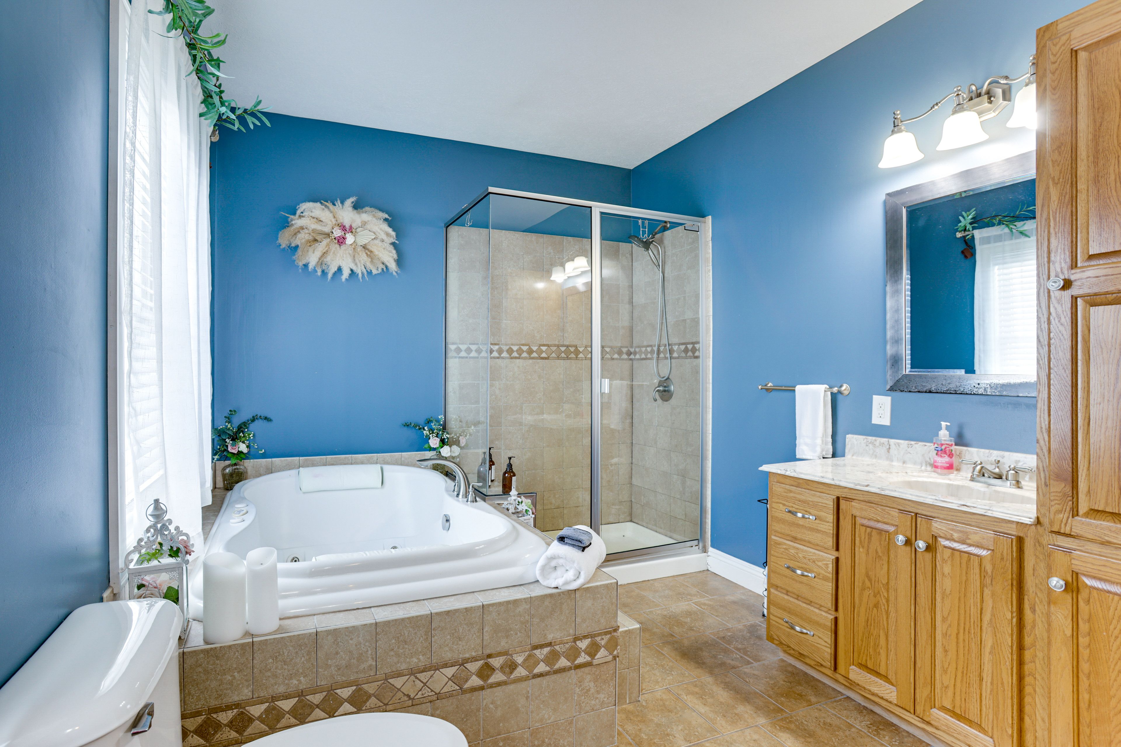 En-Suite Bathroom | Towels Provided | 1st Floor