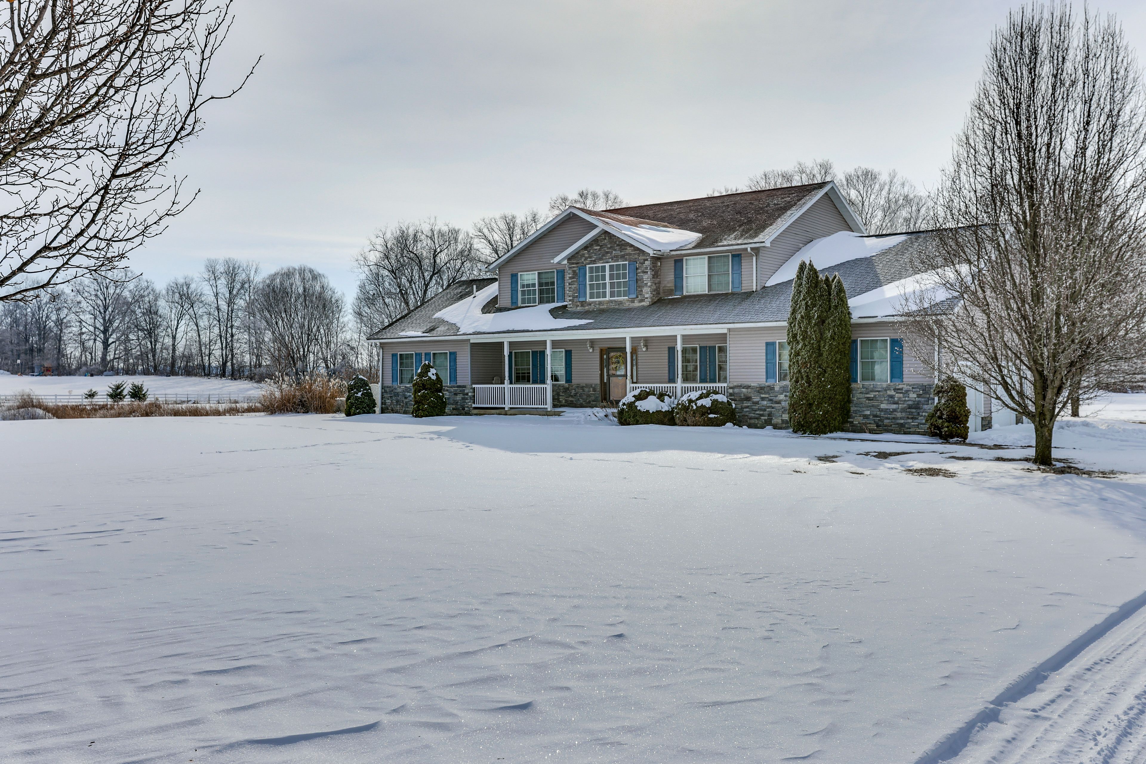 Parking | Driveway (9 Vehicles)