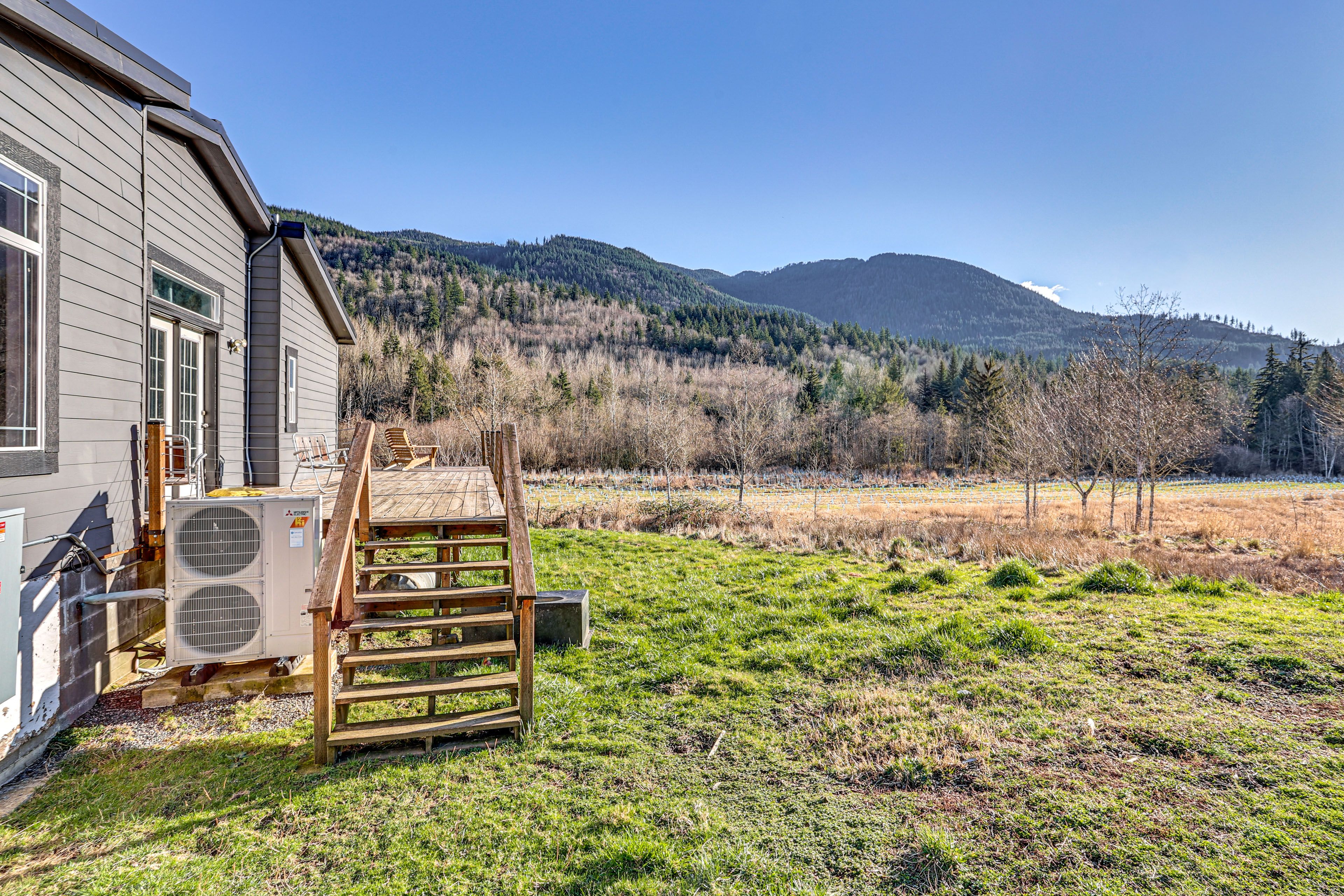 Spacious Yard | Outdoor Dining | Fire Pit (Wood Provided)