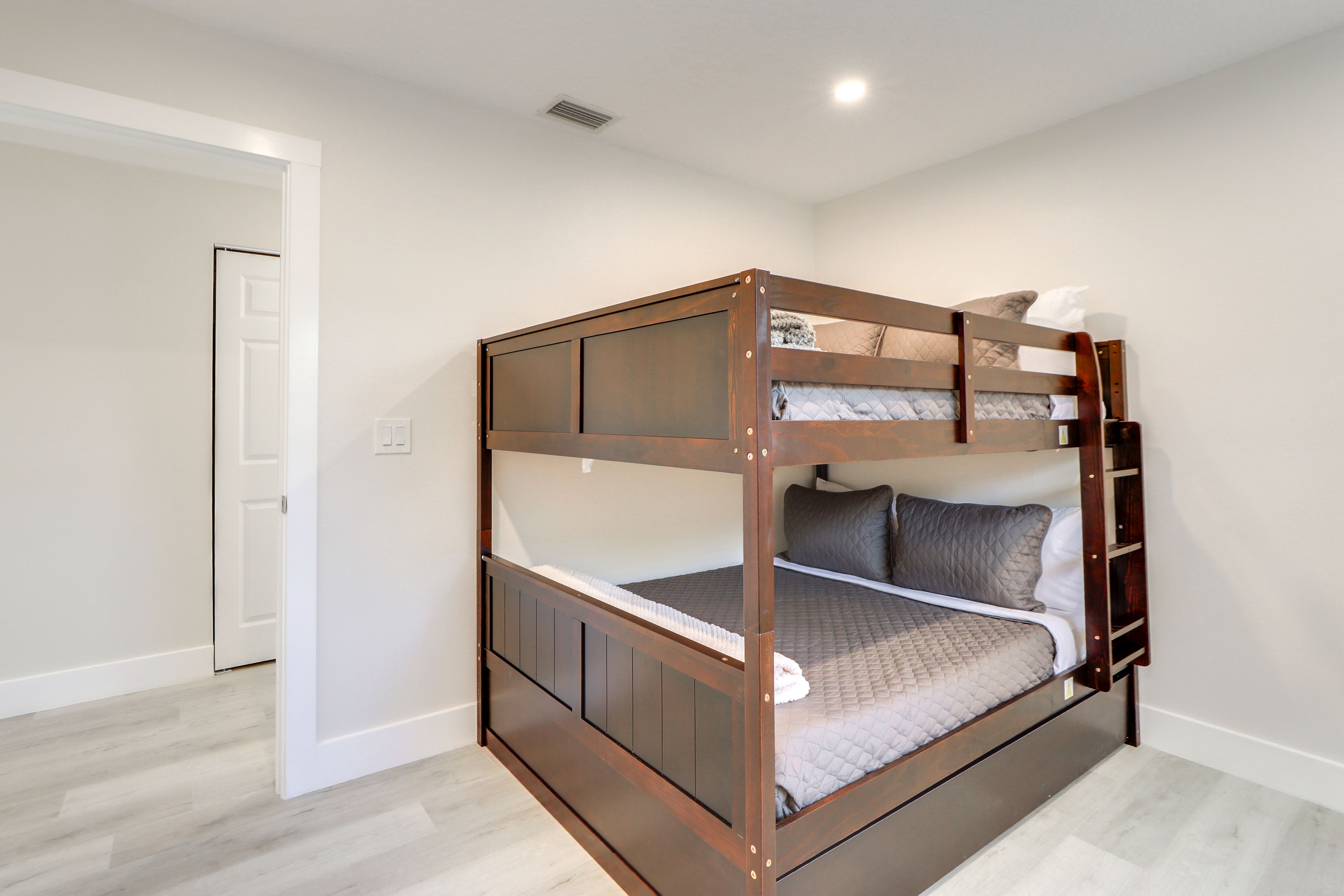 Bedroom 2 | Full Bunk Bed w/ Twin Trundle