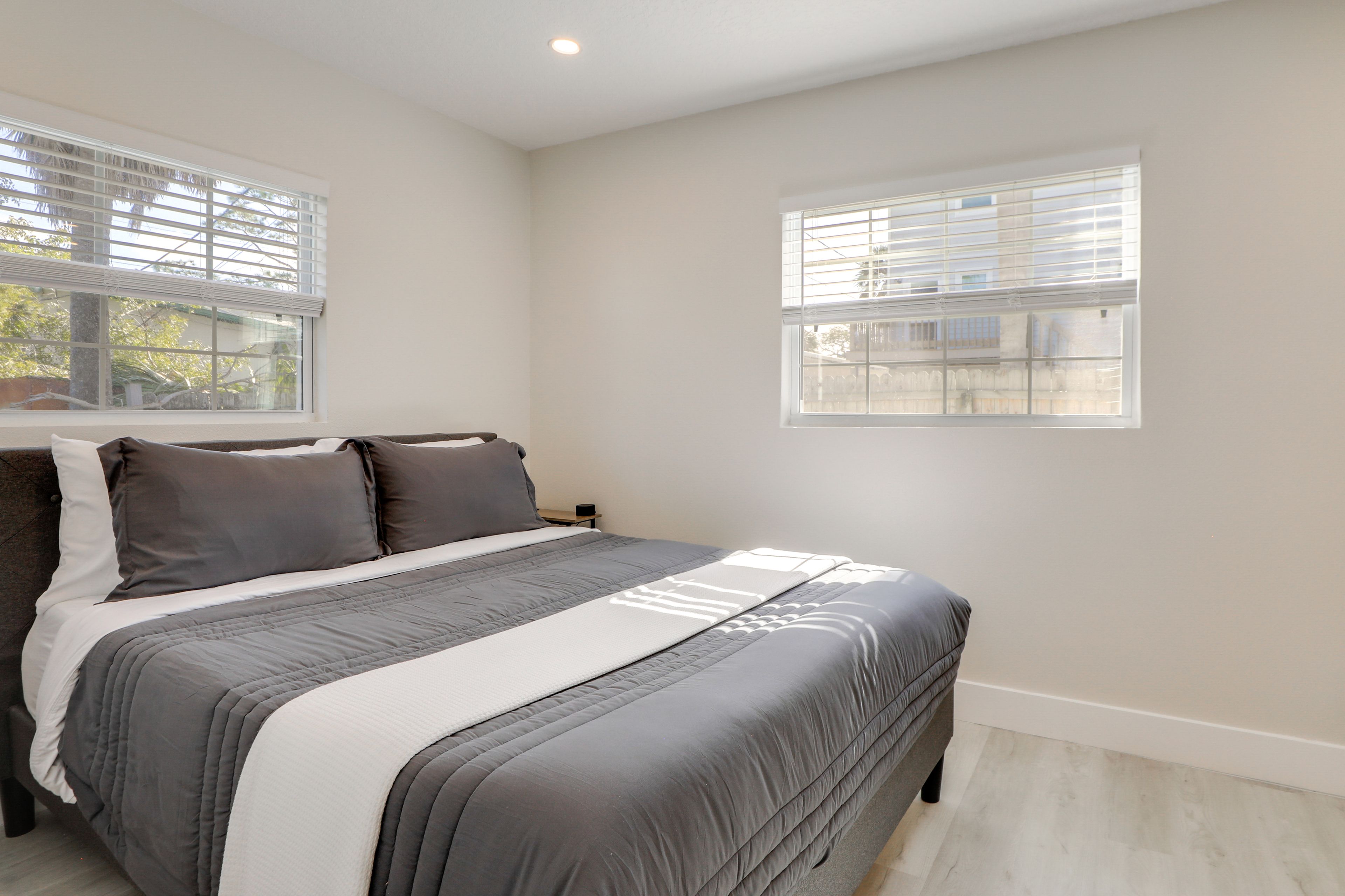 Bedroom 1 | Queen Bed