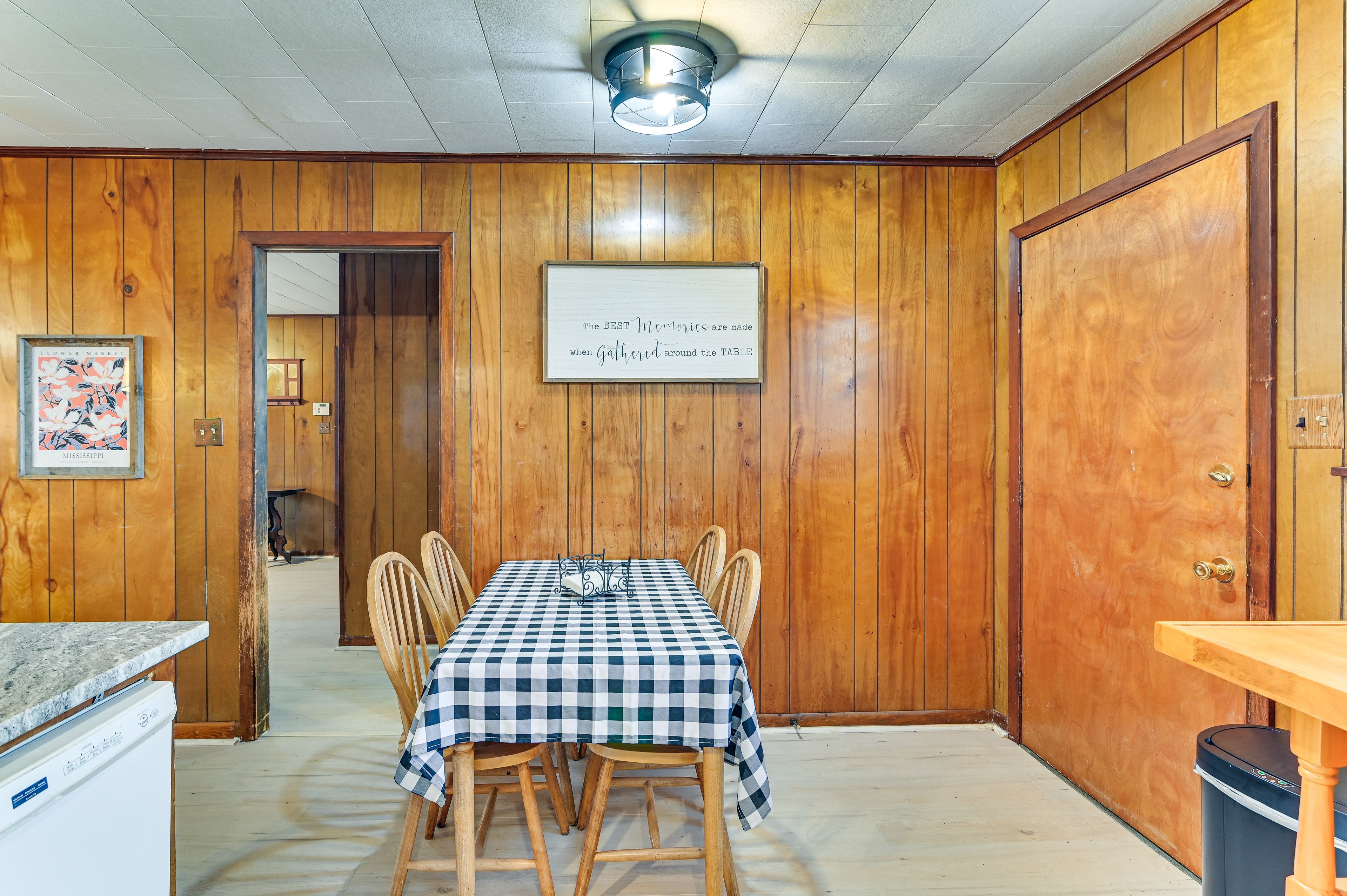 Dining Area | Dishware/Flatware