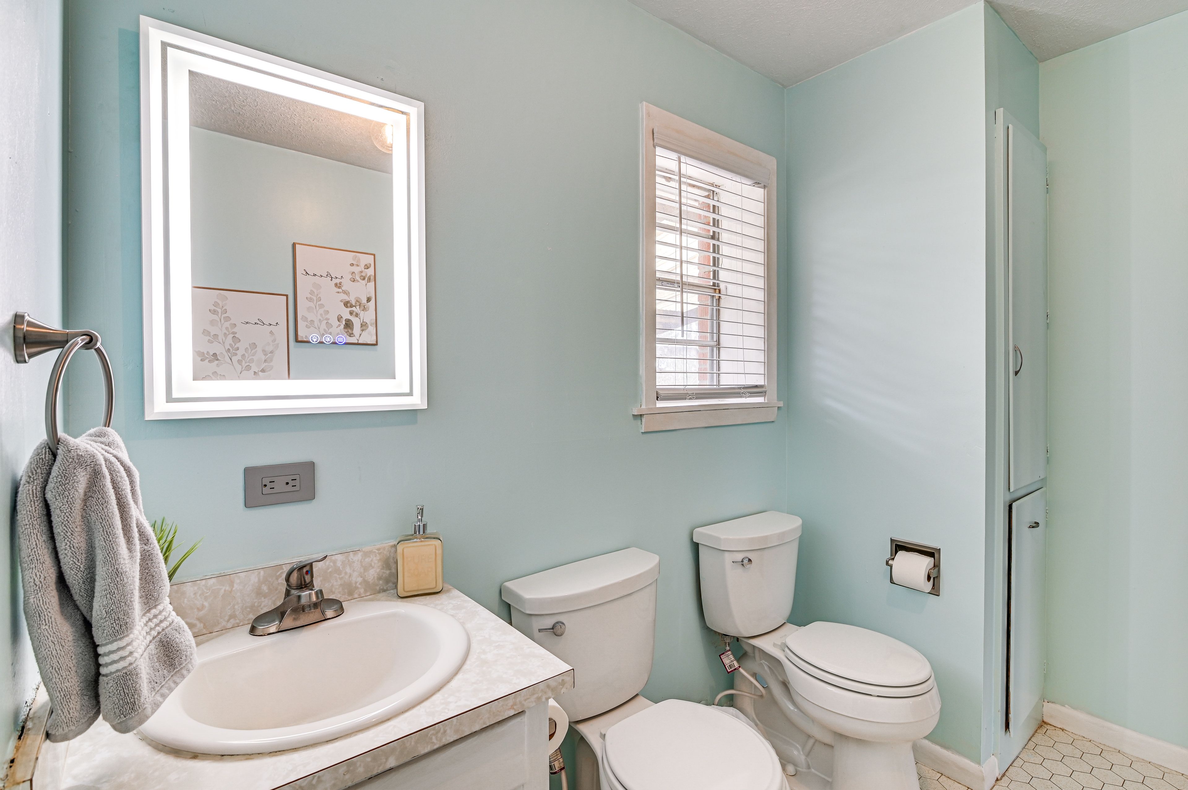 Full Bathroom | Towels Provided