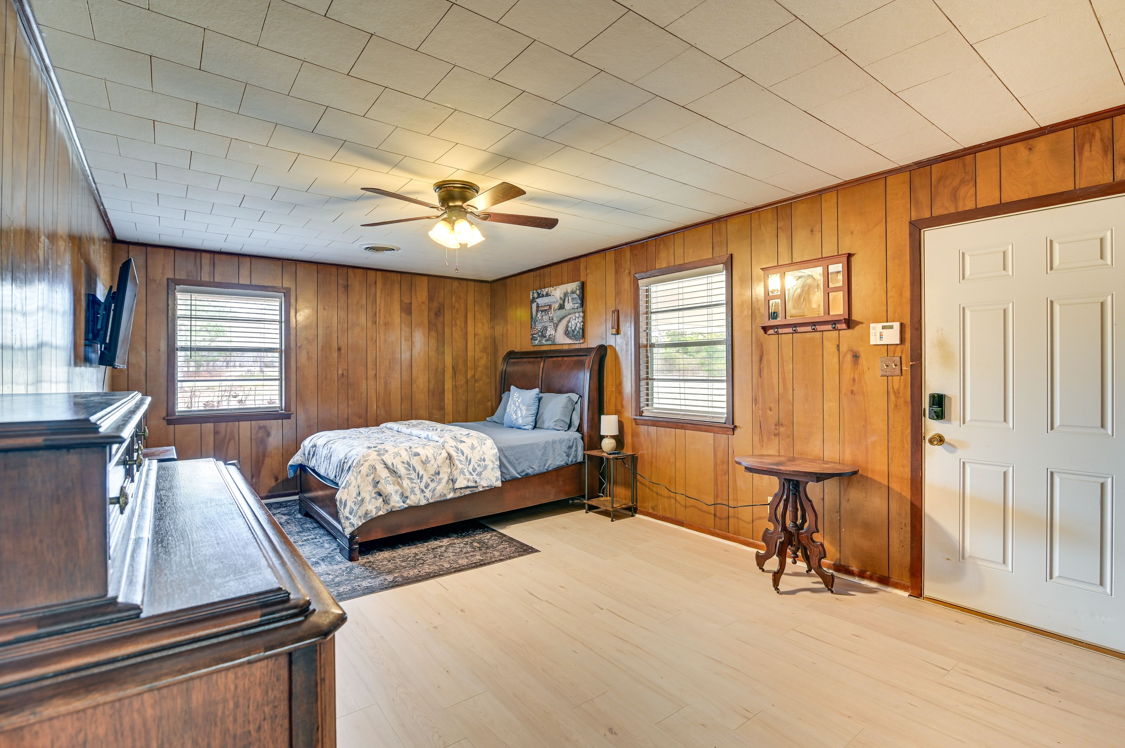 Bedroom 1 | Queen Bed | Linens Provided