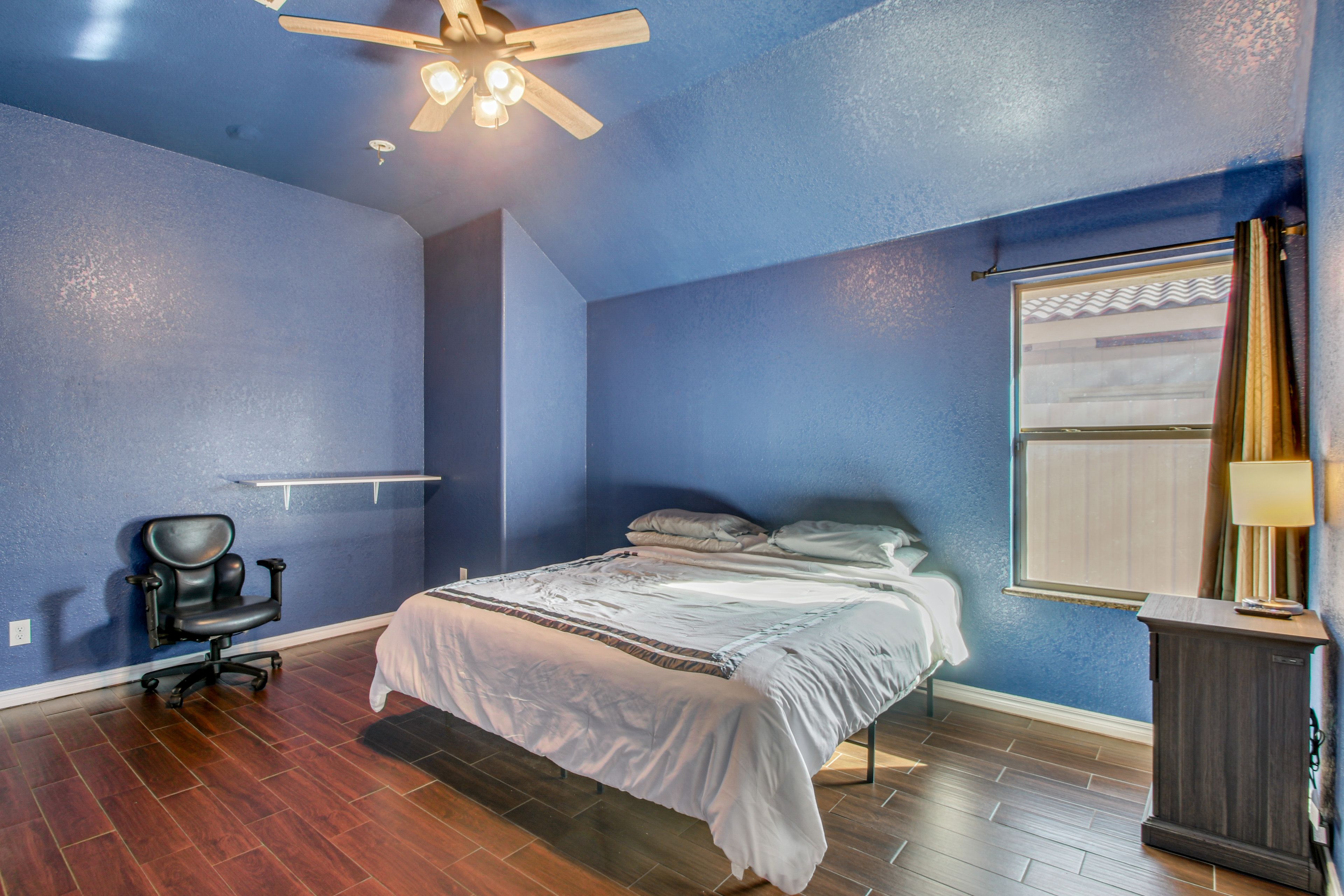 Bedroom 1 | King Bed