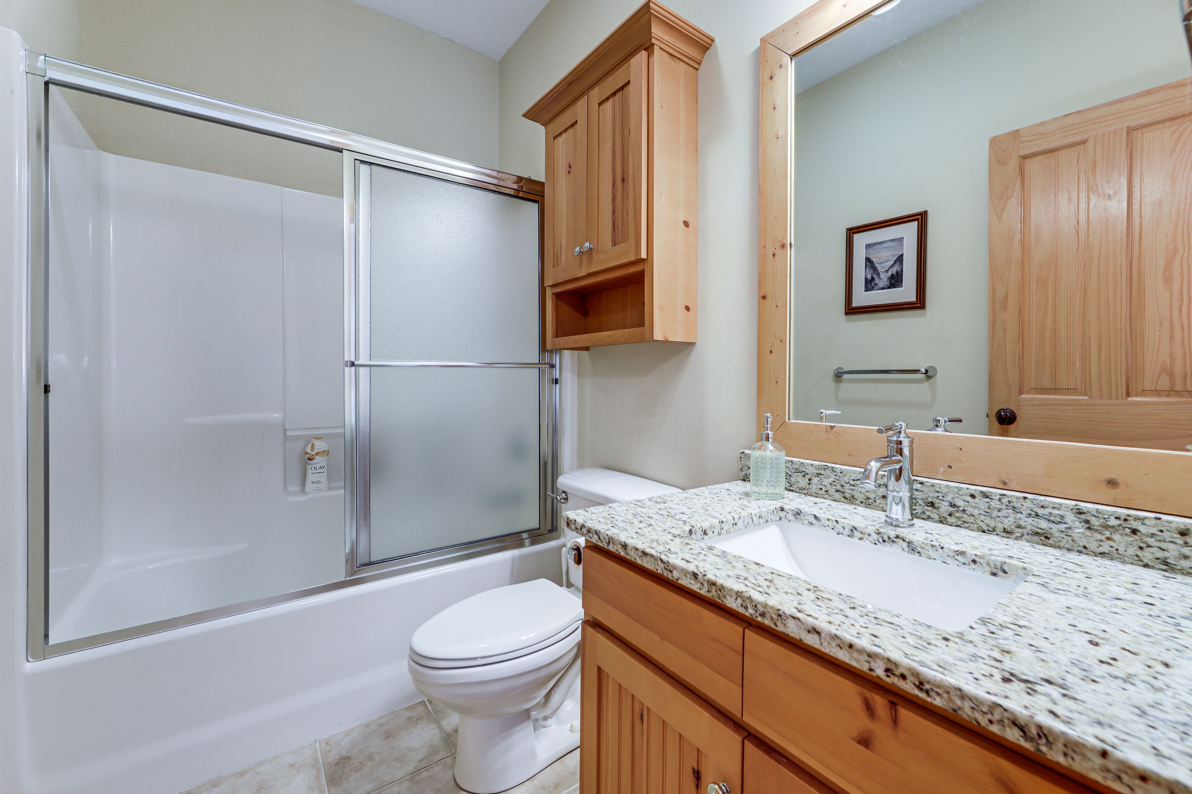 Full Bathroom | 2nd Floor