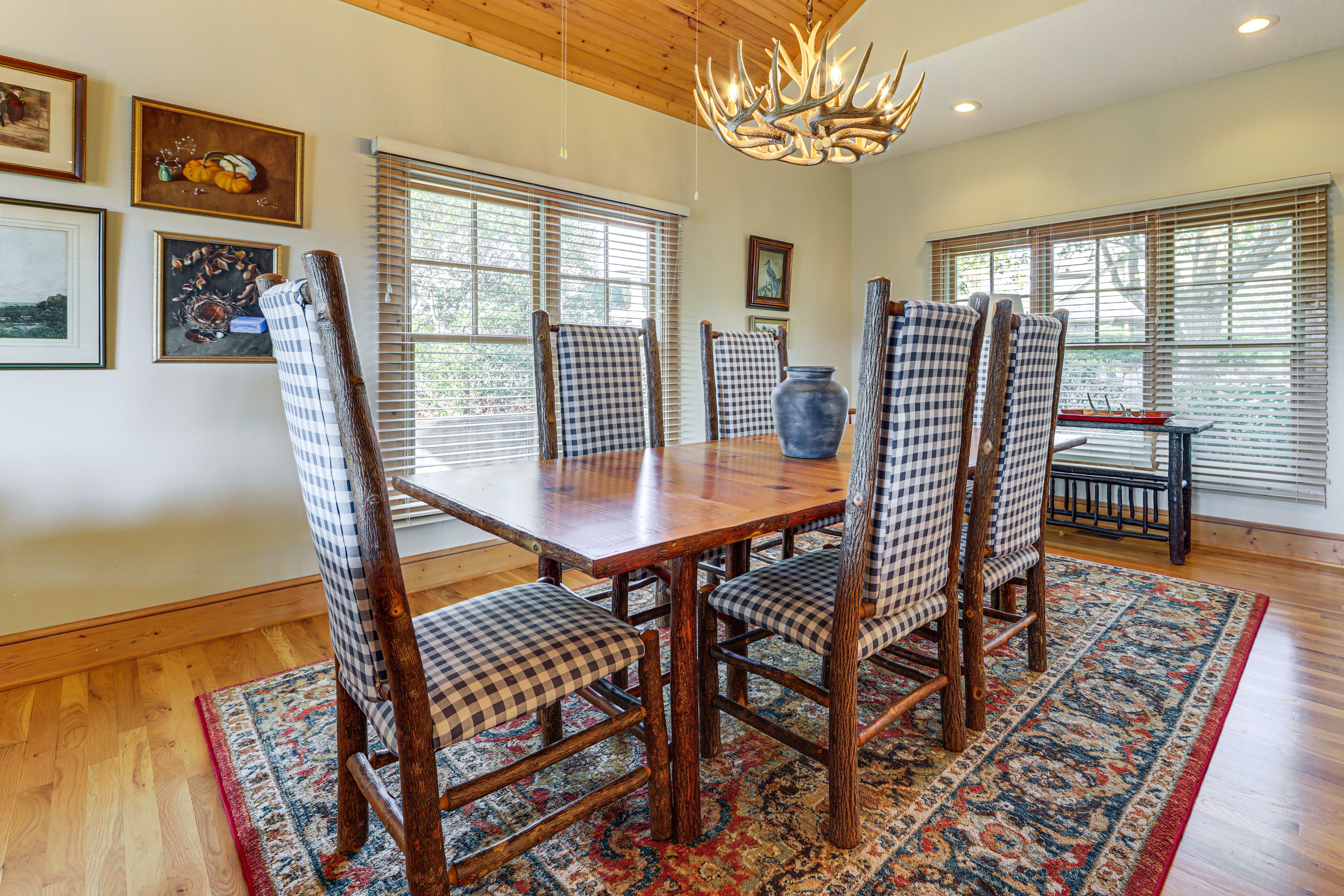 Dining Area | 1st Floor