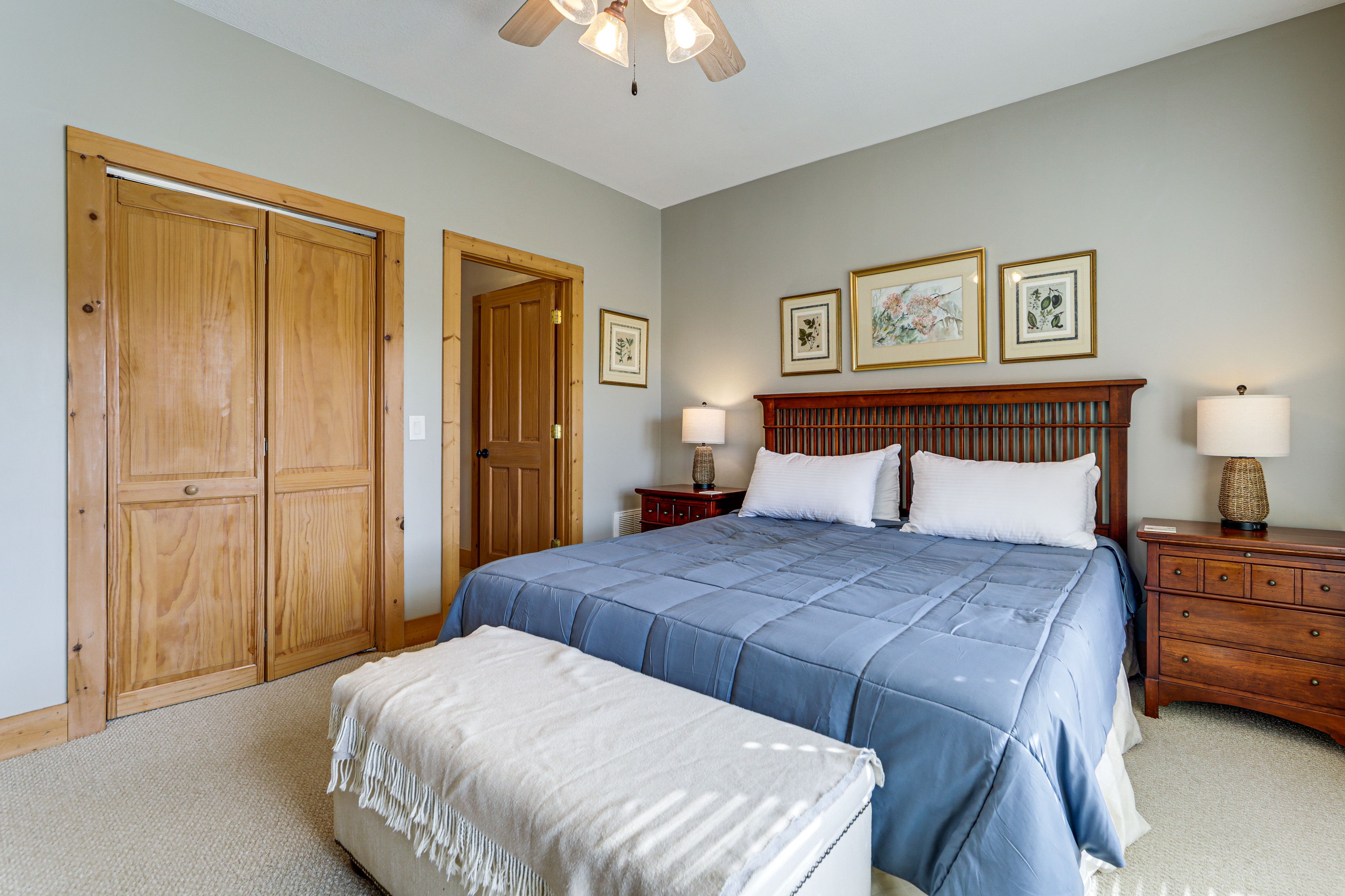 Bedroom 1 | King Bed | 1st Floor