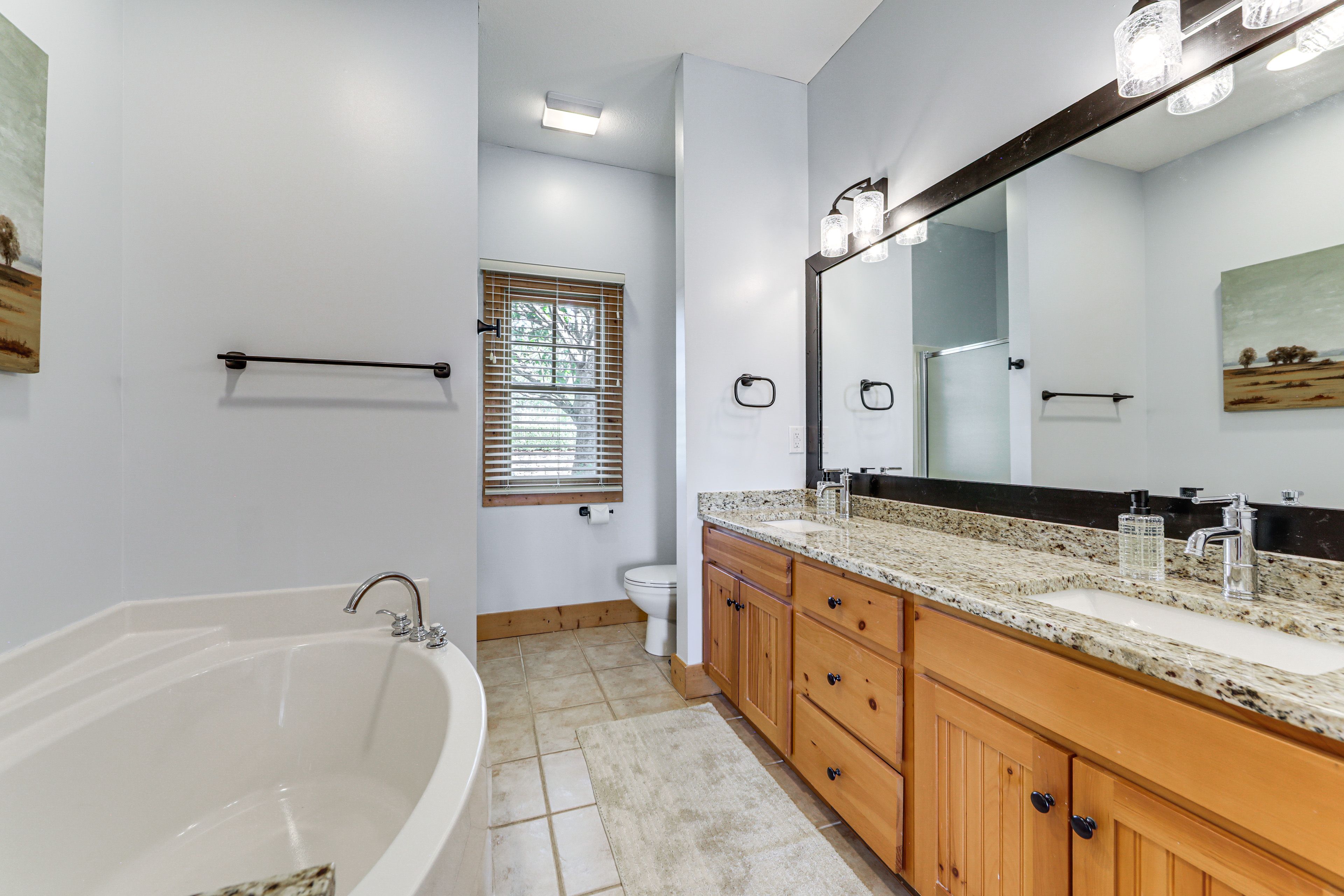 Full Bathroom | 1st Floor