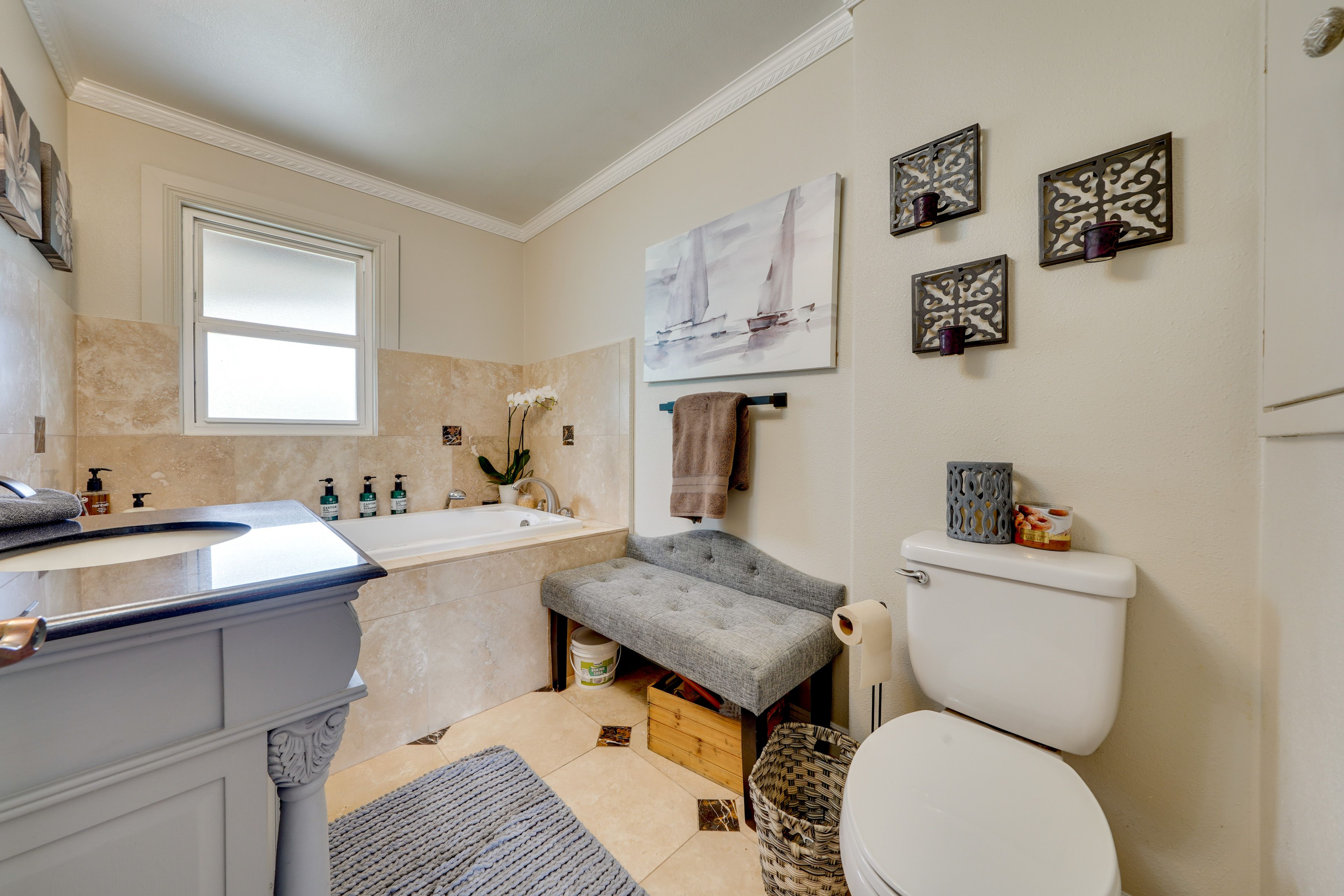 Full Bathroom | 1st Floor