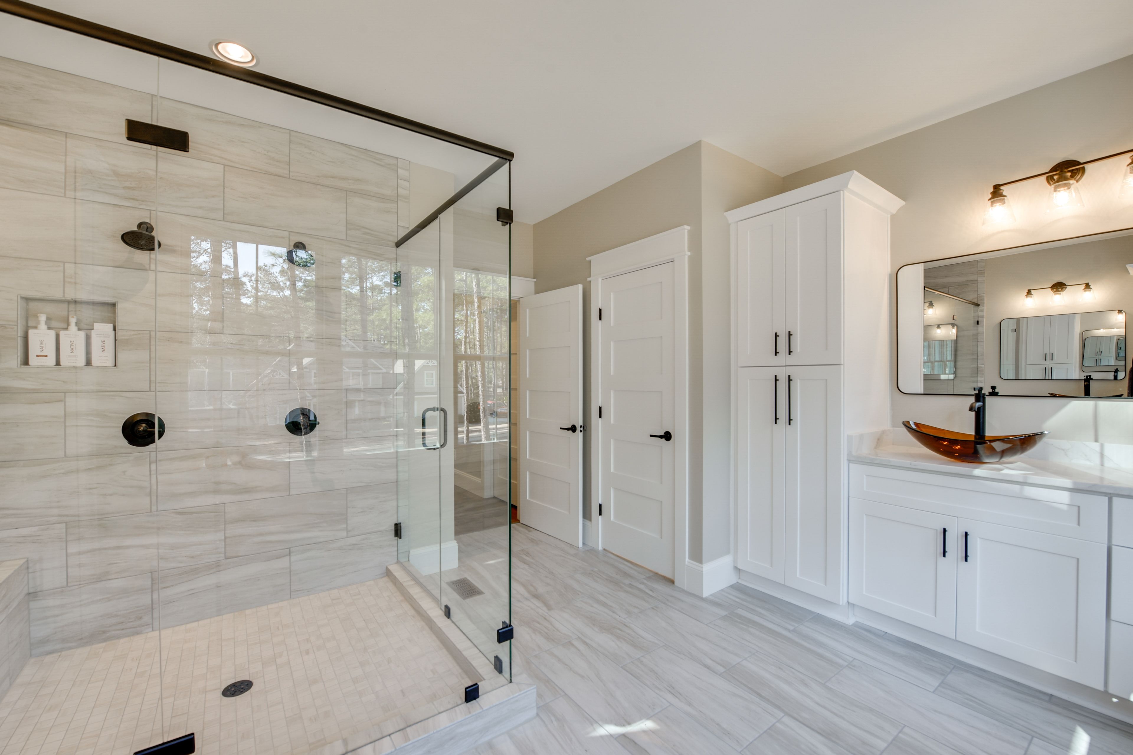 Full Bathroom | 1st Floor