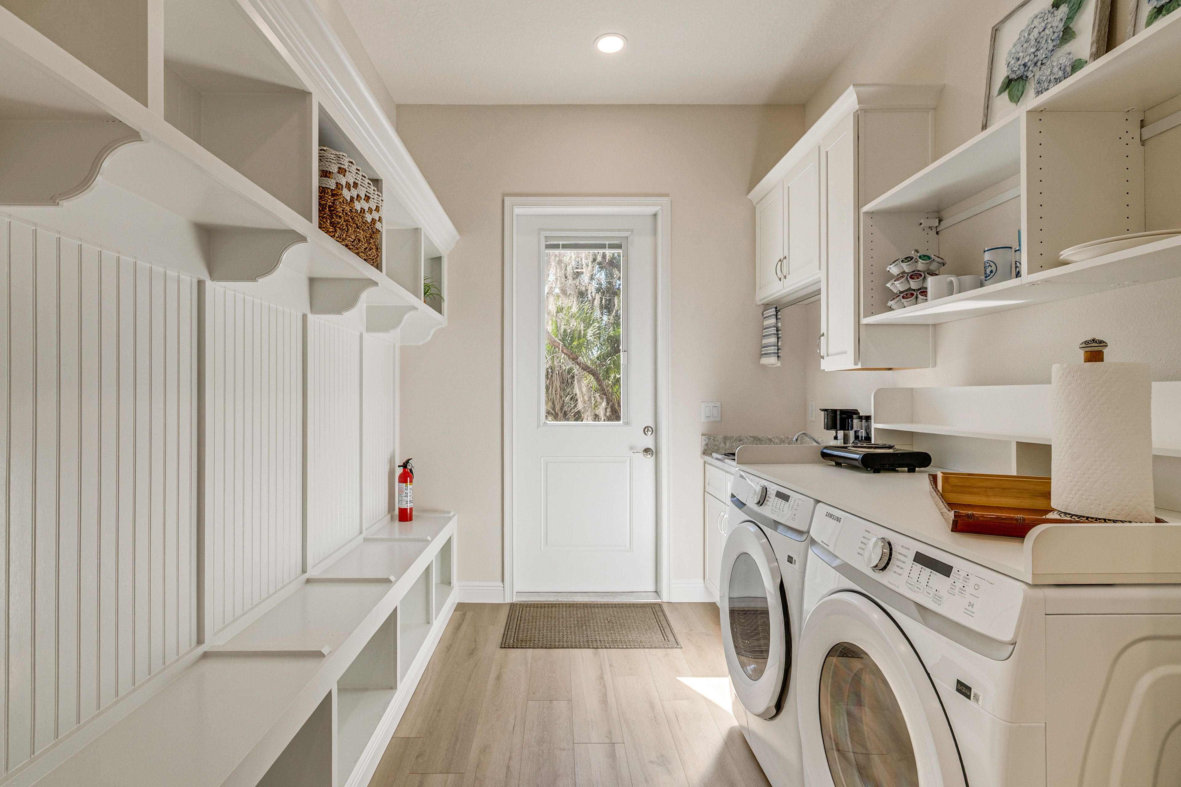 Kitchenette | Laundry