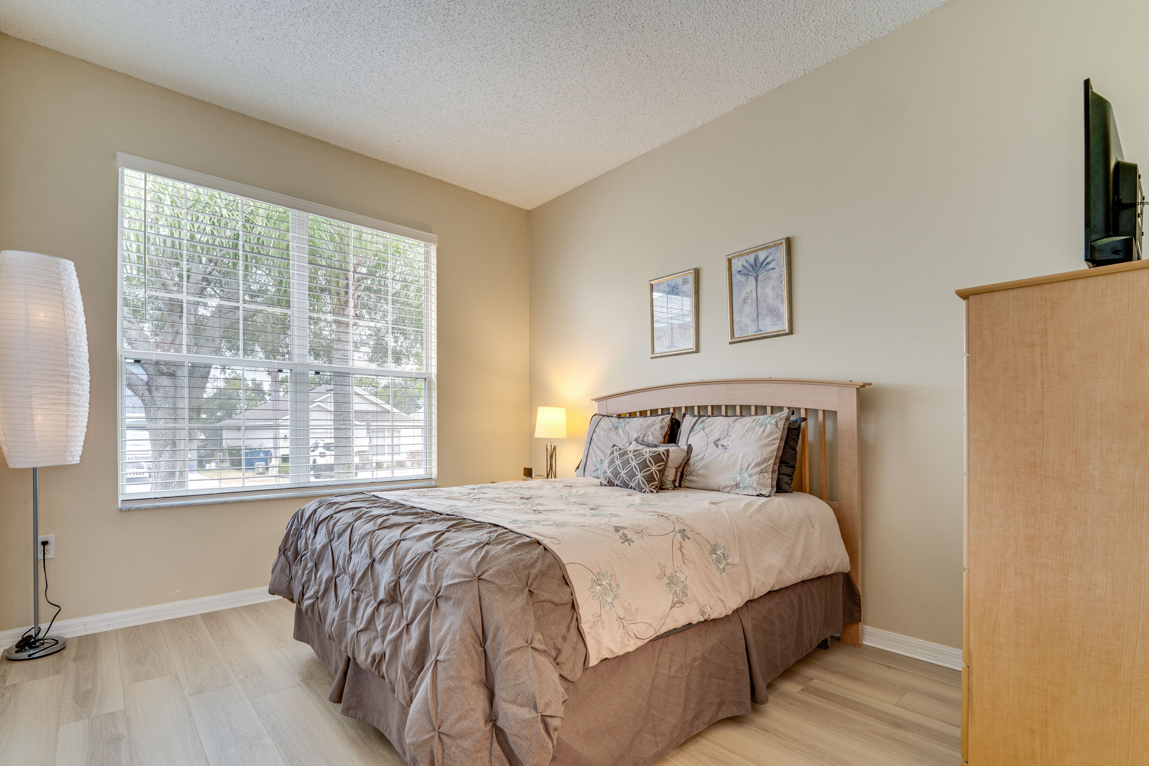 Bedroom 2 | Queen Bed