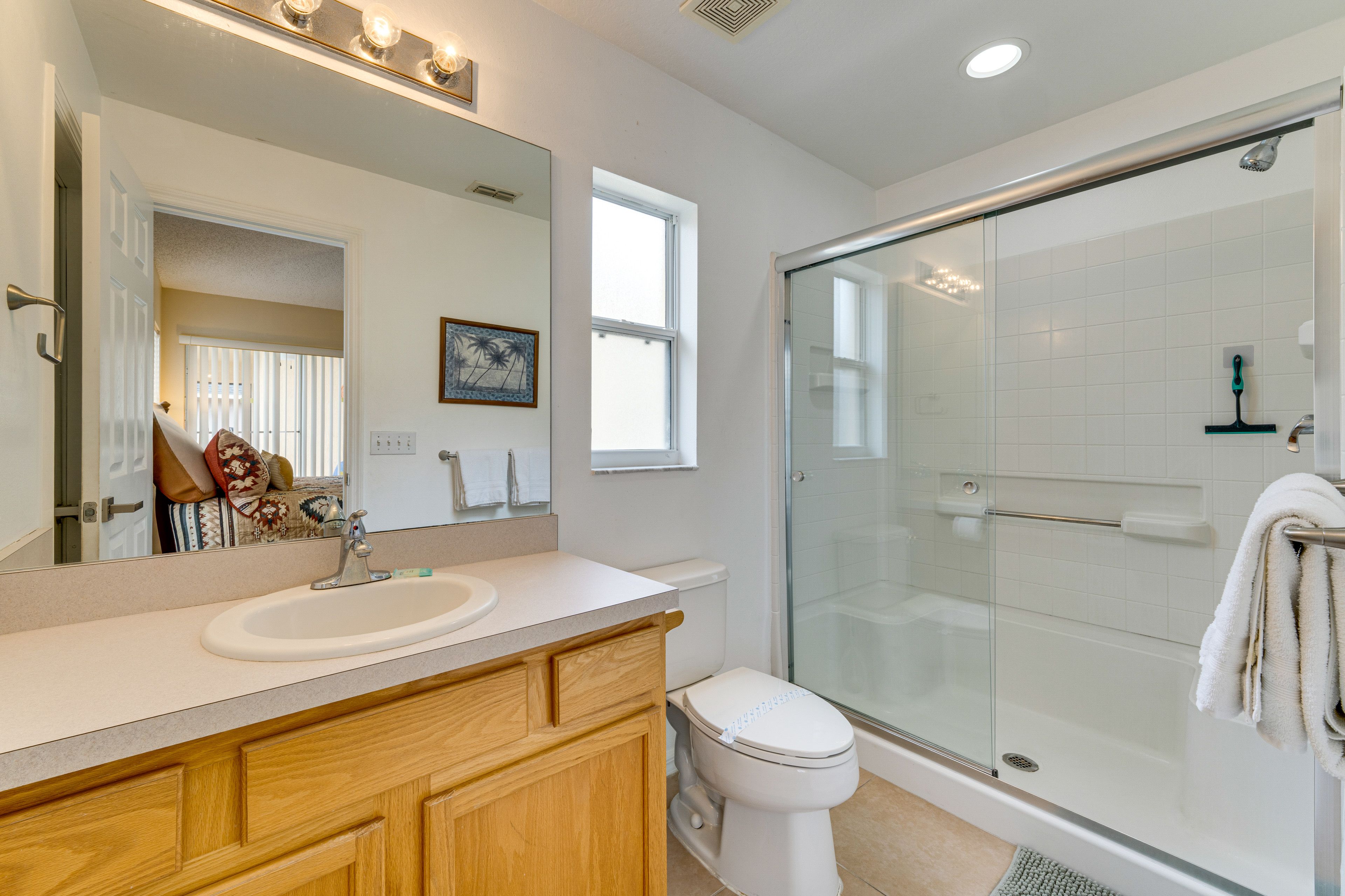 Full Bathroom | Complimentary Toiletries | Towels Provided